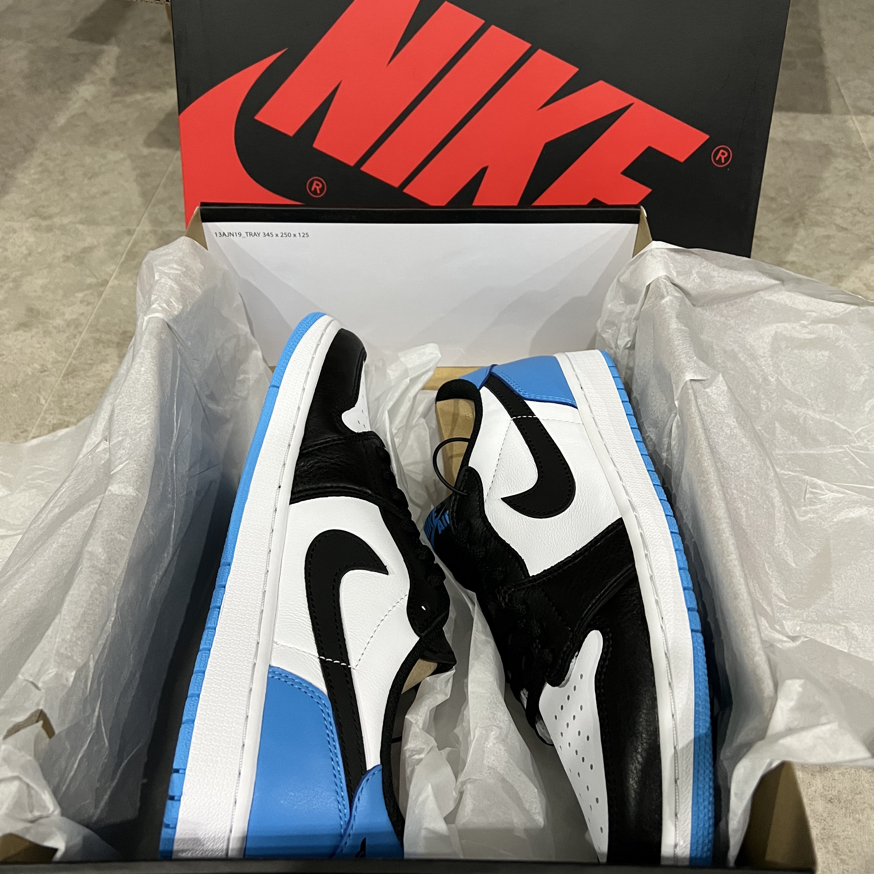 Jordan 1 Retro Low OG Black and Dark Powder Blue 착용 스타일