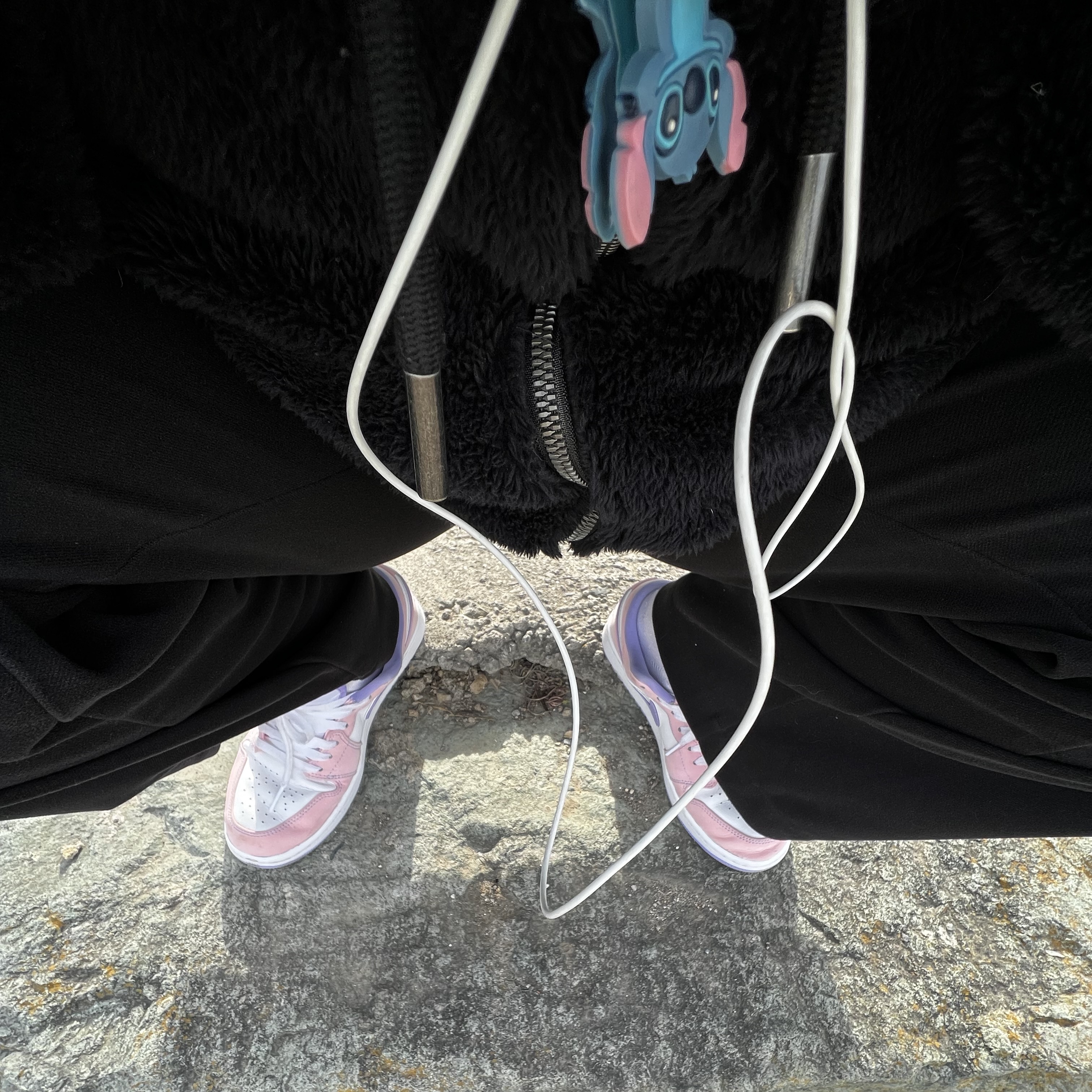 Jordan 1 Low SE Arctic Punch 착용 스타일 - 2