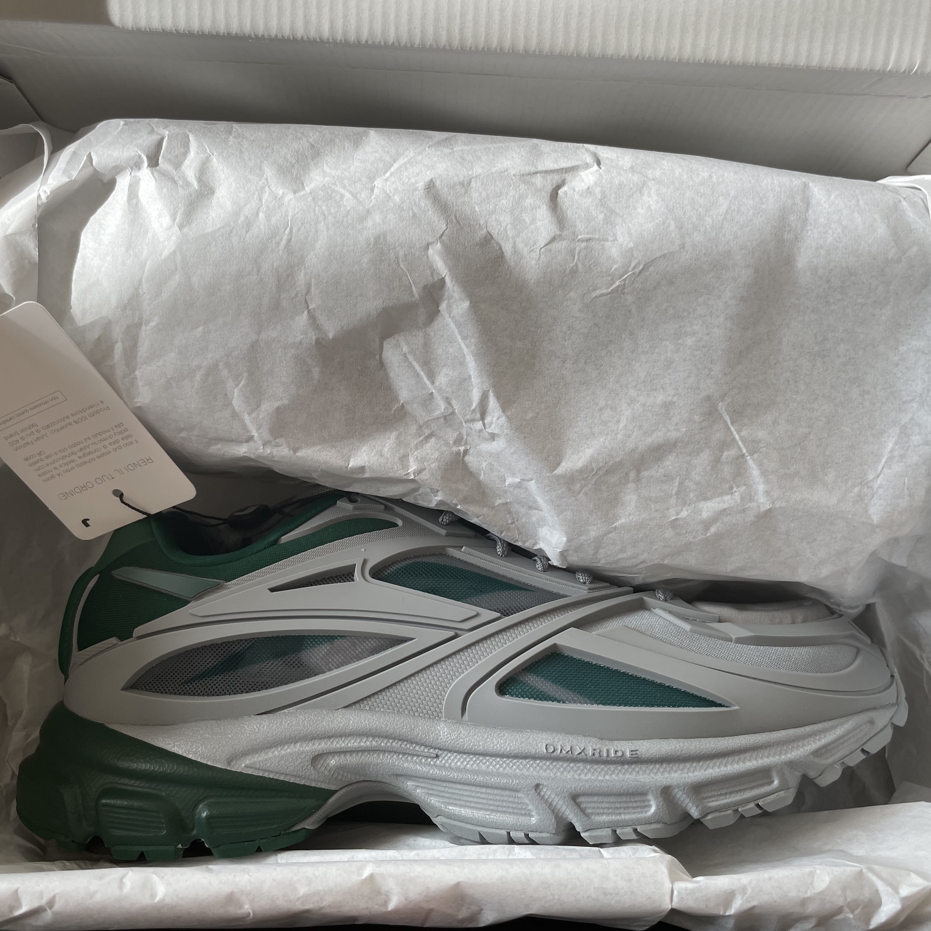 Reebok Premier Road Modern Pure Grey Dark Green 착용 스타일