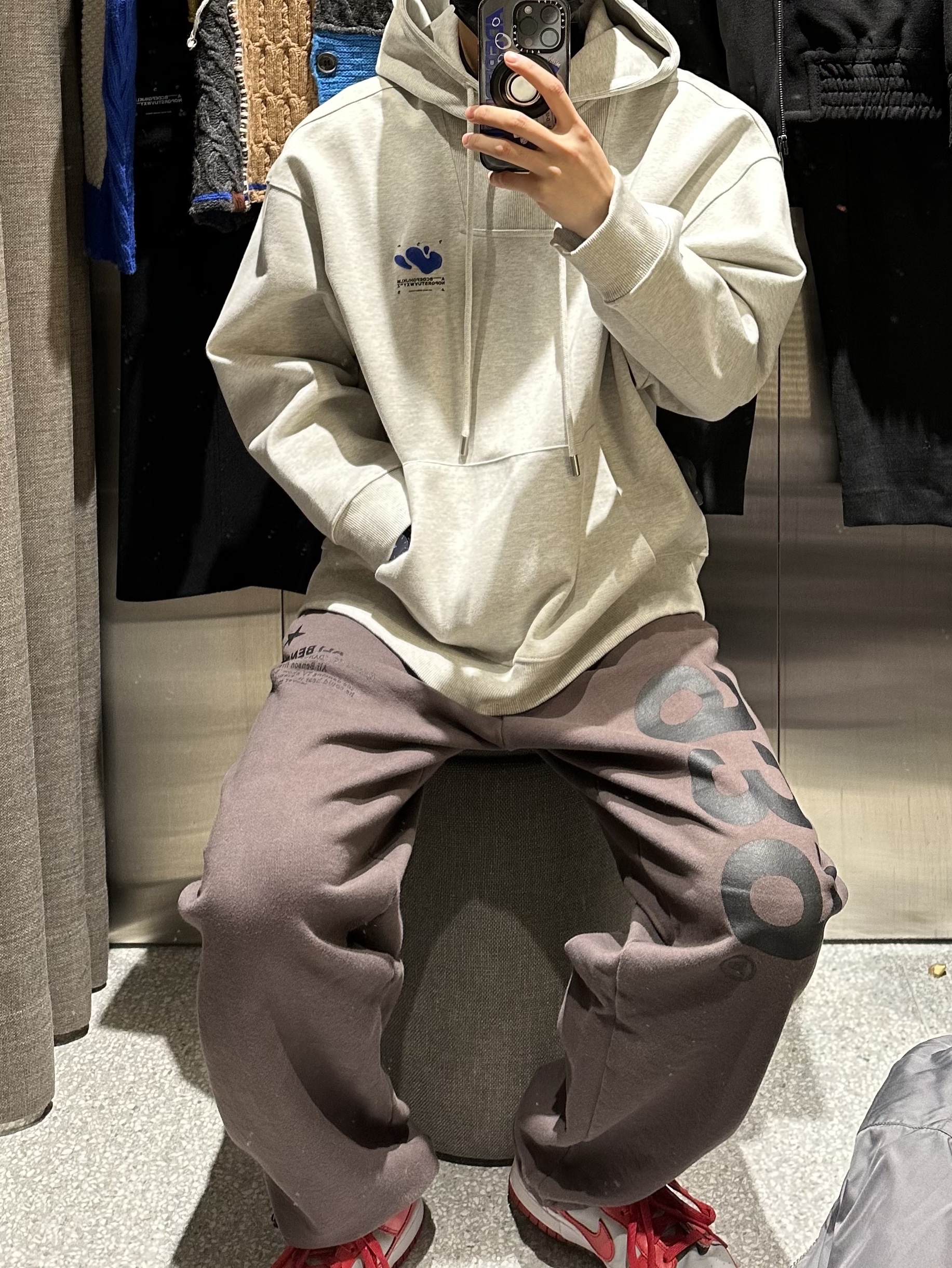 Zara x Ader Error Patchwork Oversize Knit Cardigan Multicolor, Zara x Ader Error Wool Pants Dark Grey 착용 스타일 - 4