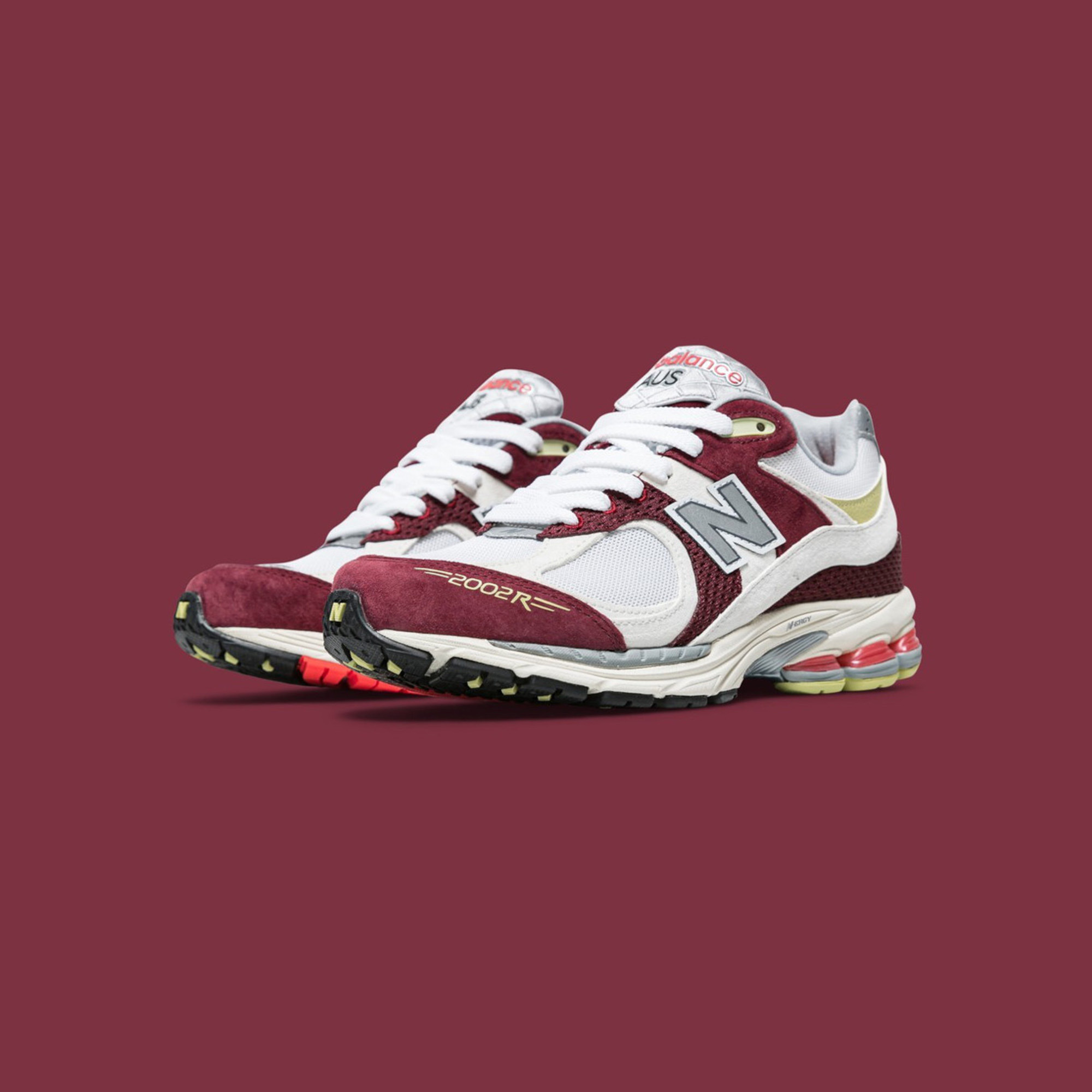 New Balance x Up There 2002R Backyard Legends II 착용 스타일 - 2