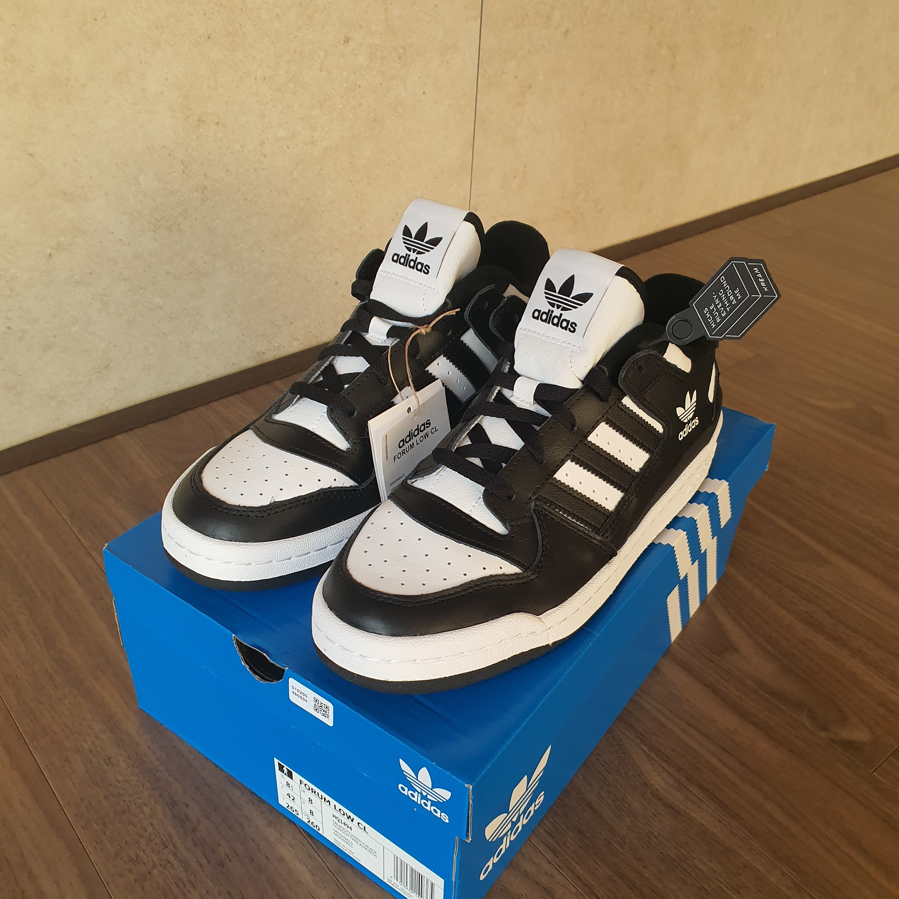 Adidas Forum Low Core Black Cloud White 착용 스타일