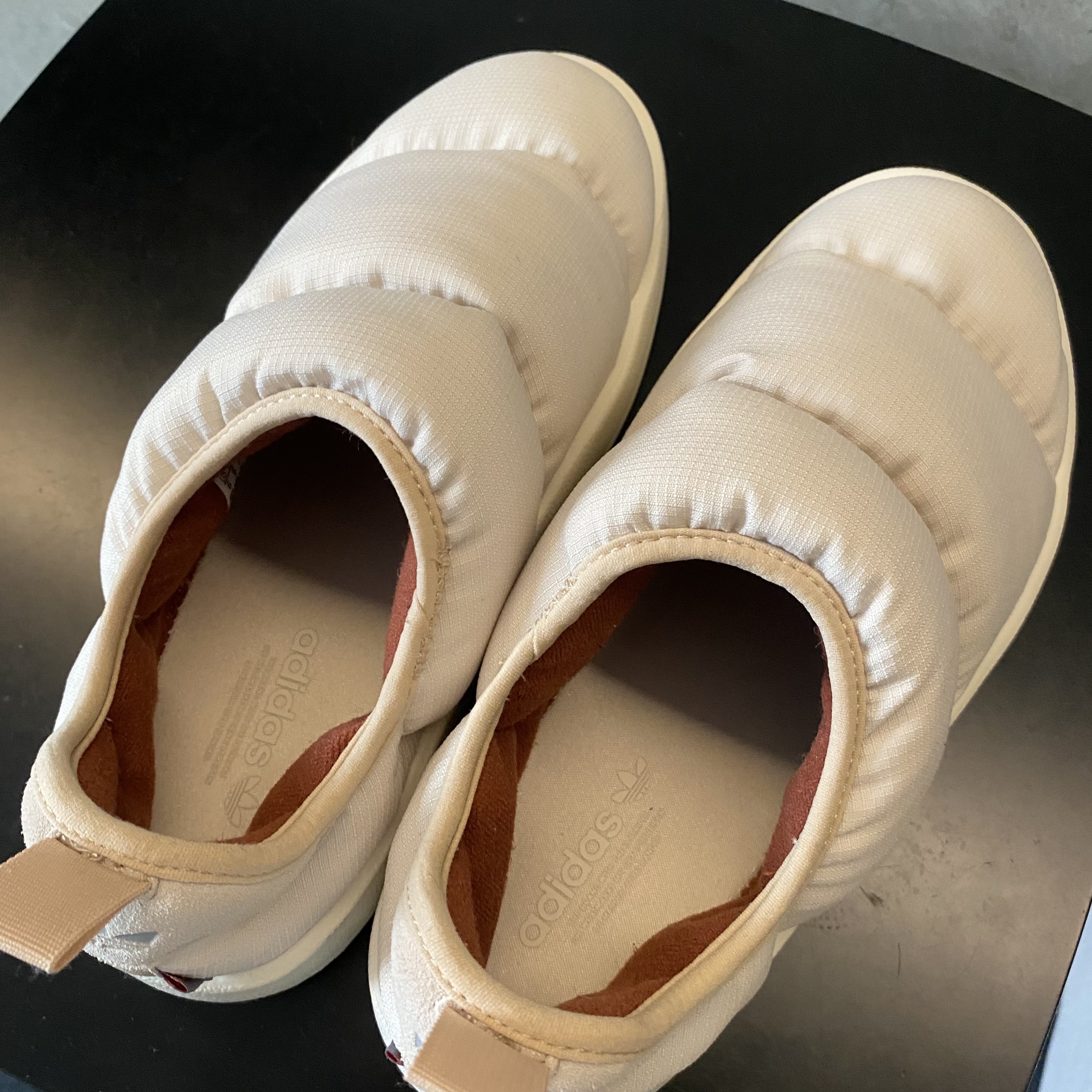 Adidas Puffylette Aluminum Off White 착용 스타일 - 3