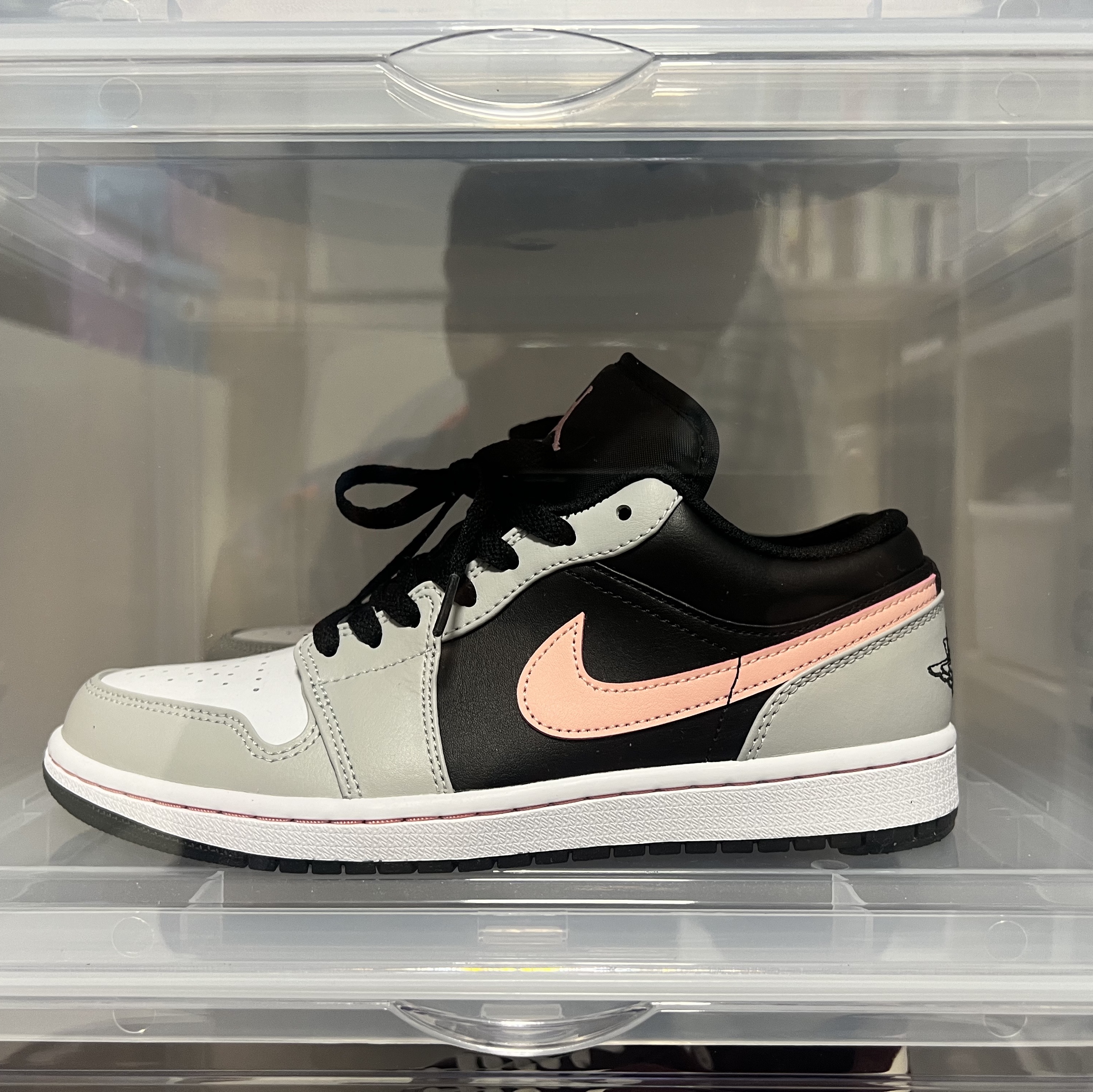 Jordan 1 Low Grey Fog Black Bleached Coral 착용 스타일 - 3