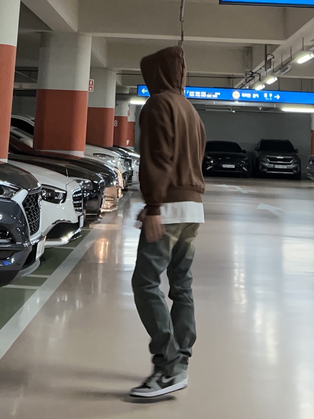 Yeezy Gap Hoodie Brown, Jordan 1 Retro High OG Shadow 2.0 착용 스타일 - 3