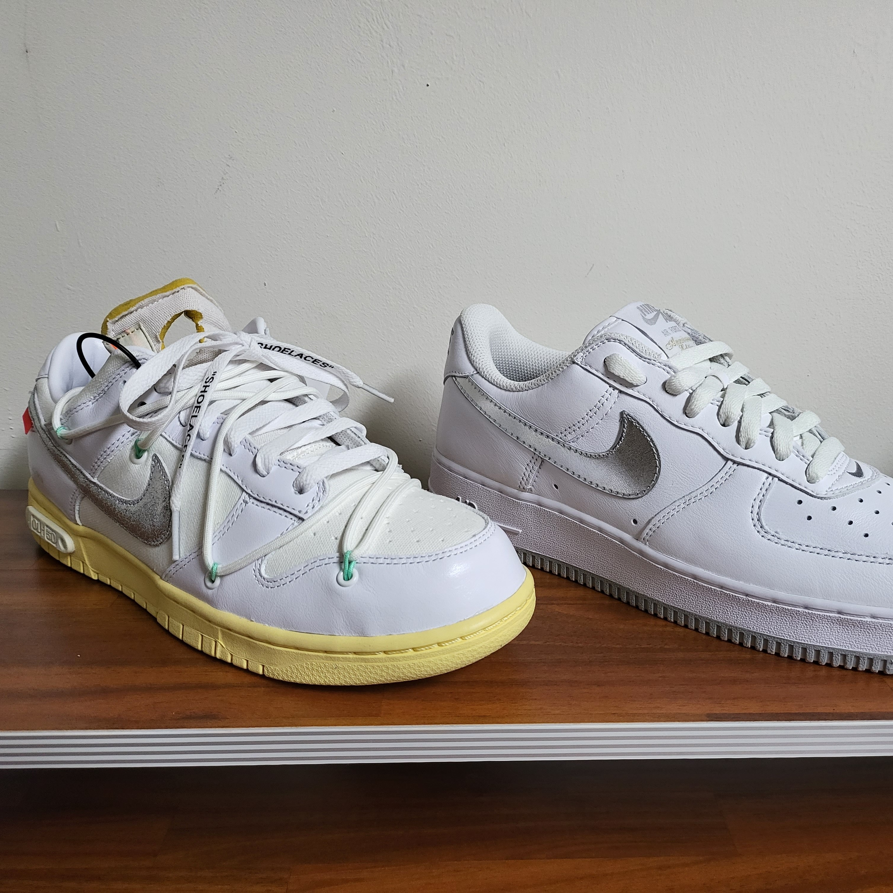 Nike x Off-White Dunk Low The 50 - Lot 1, Nike Air Force 1 Low Retro Color of the Month White Metallic Silver 착용 스타일 - 1