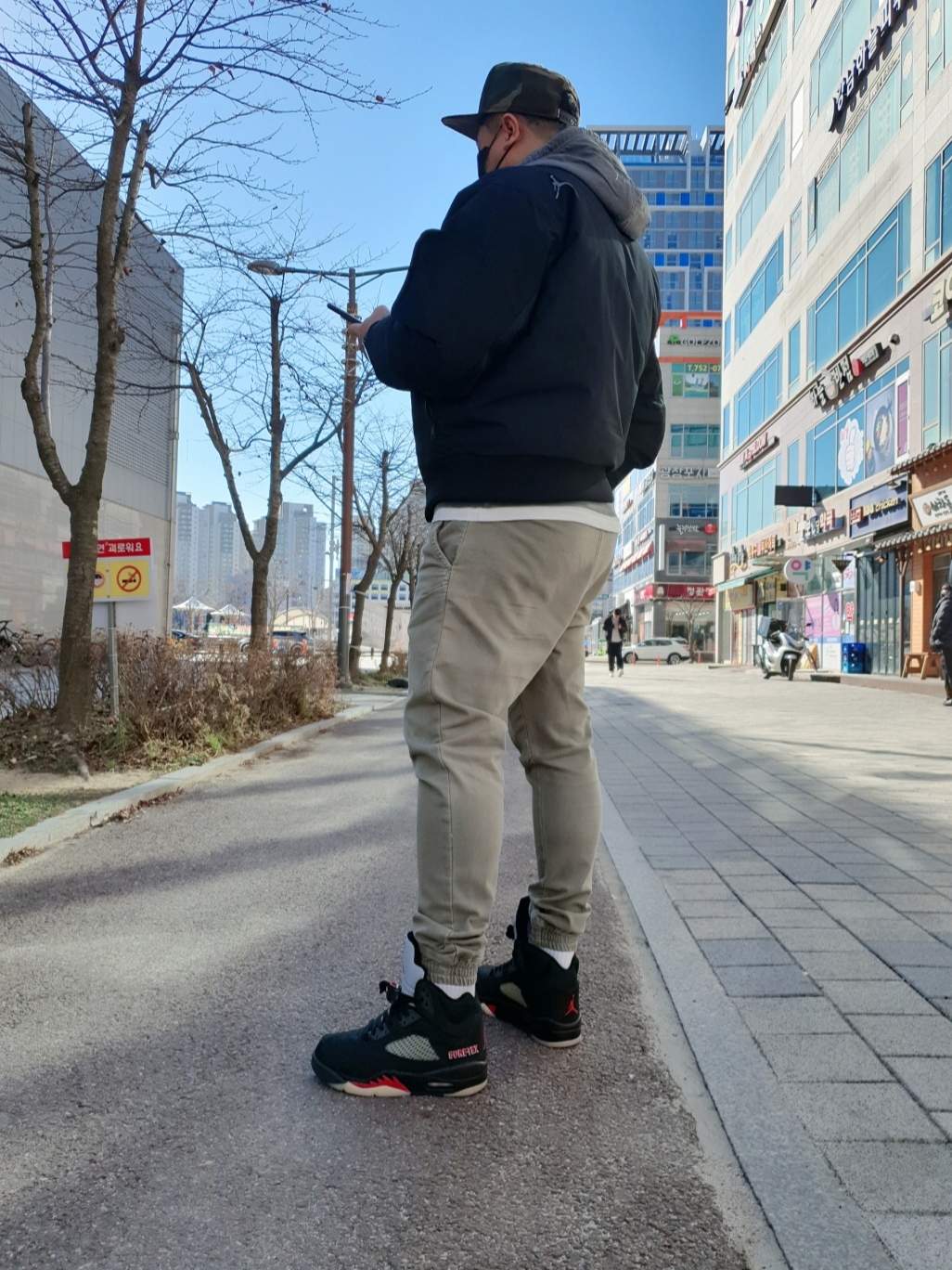 (W) Jordan 5 Retro Gore-Tex Off Noir Fire Red 착용 스타일