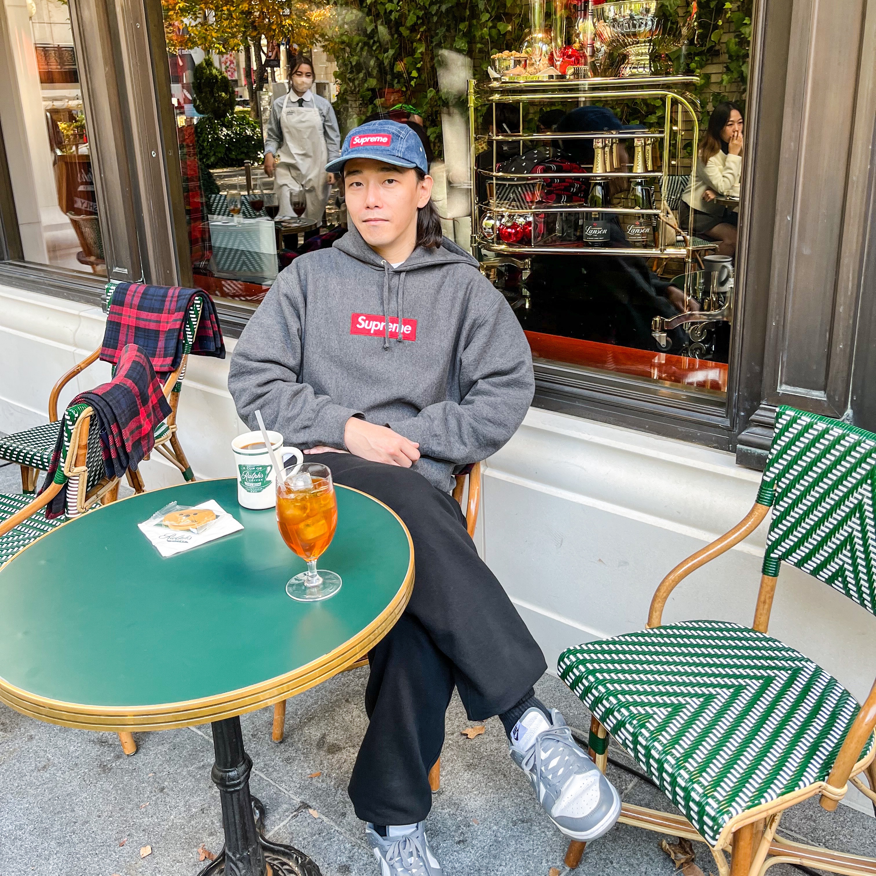 Supreme Washed Chino Twill Camp Cap Denim - 21SS, Supreme Box Logo Hooded Sweatshirt Charcoal - 21FW 착용 스타일