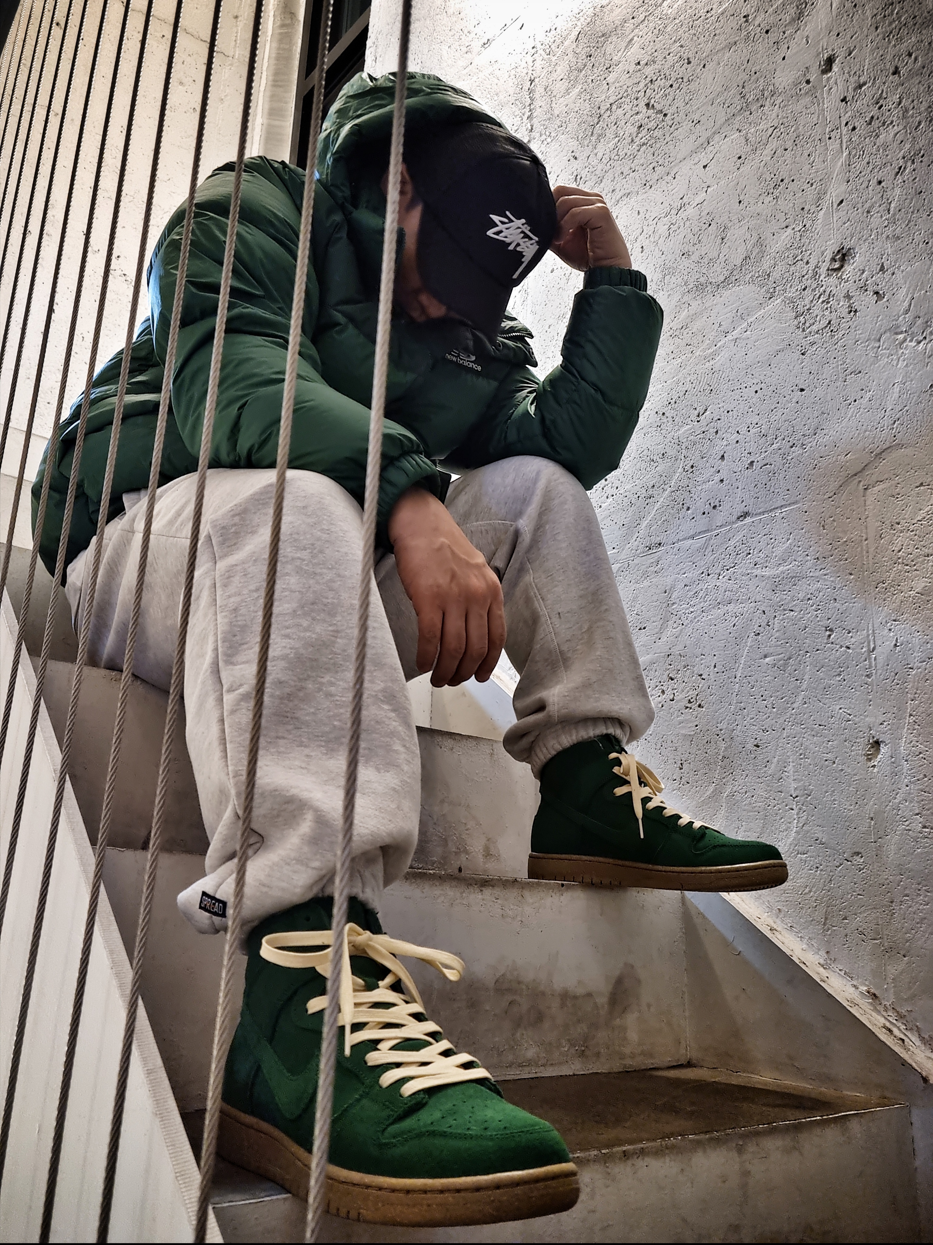 Stussy Basic Trucker Cap Black, Nike SB Dunk High Pro Decon Gorge Green 착용 스타일 - 1
