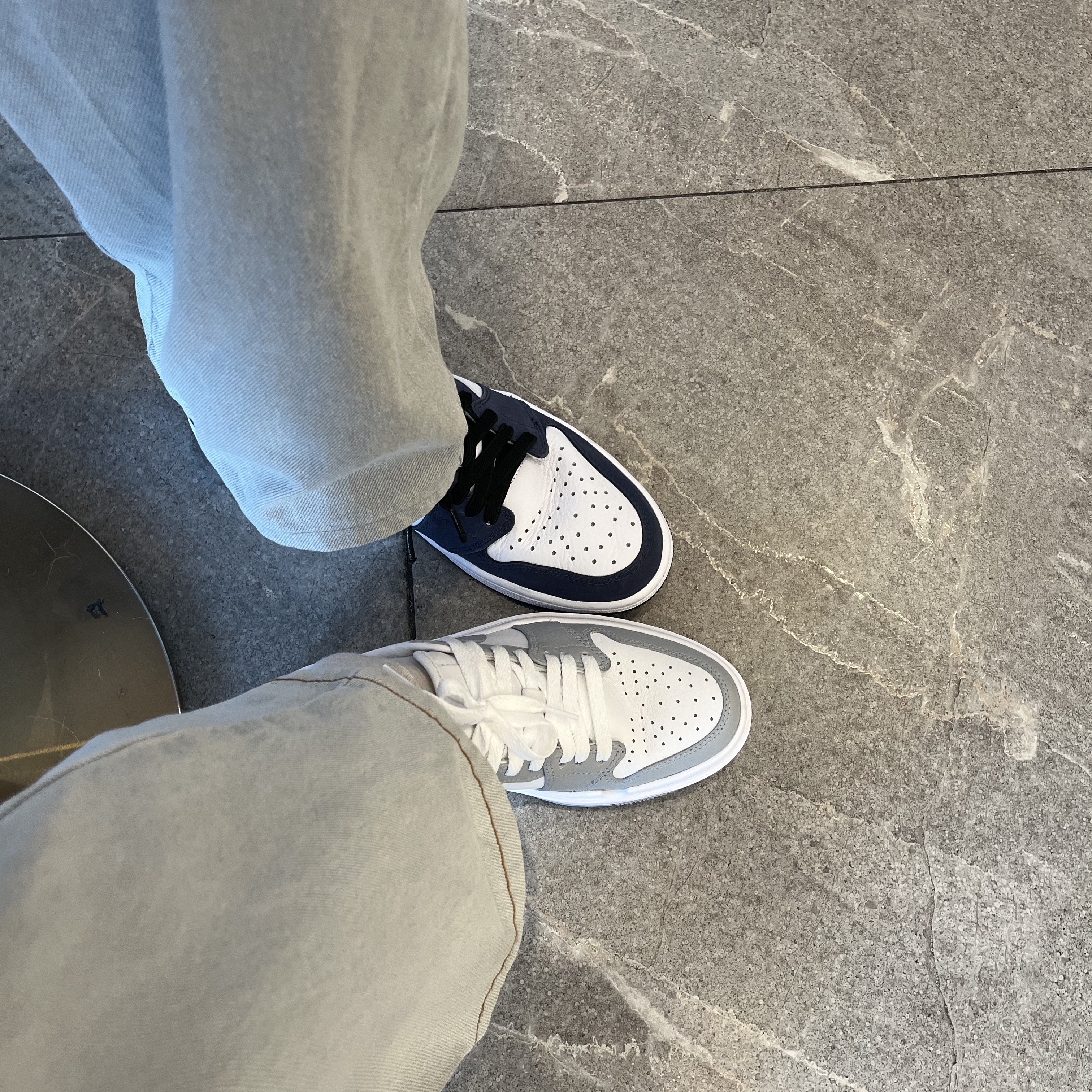 Jordan 1 Retro High OG CO.JP Midnight Navy, (W) Jordan 1 Elevate Low White and Wolf Grey 착용 스타일