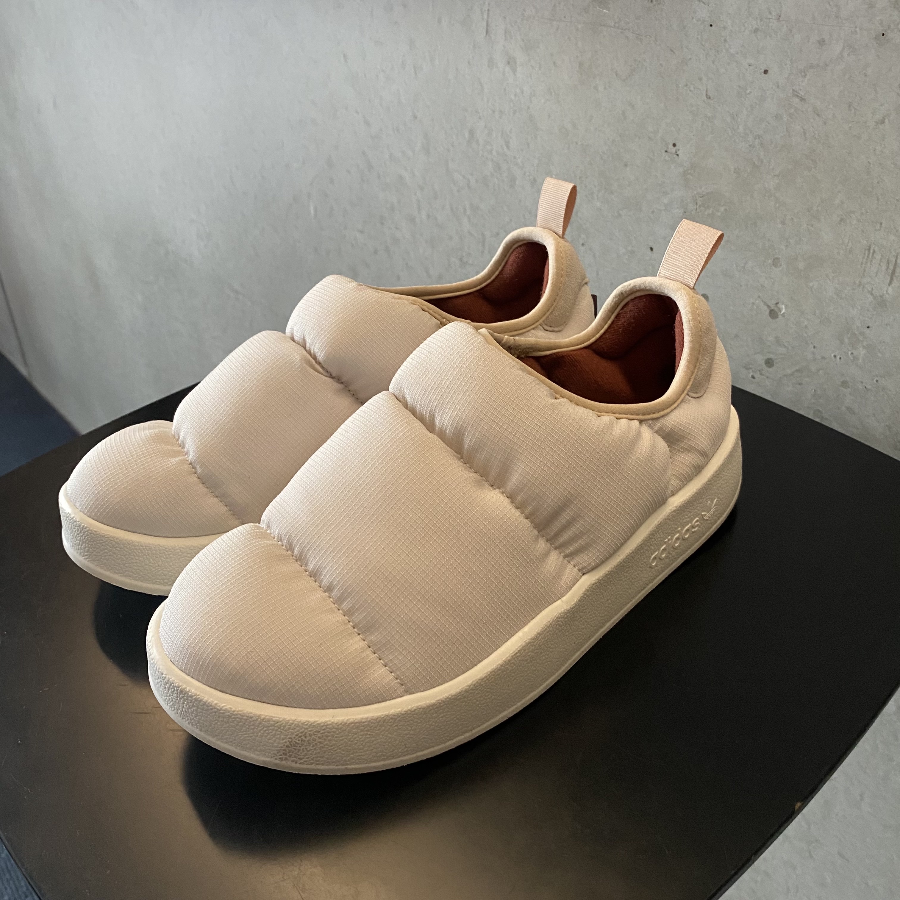 Adidas Puffylette Aluminum Off White 착용 스타일 - 2