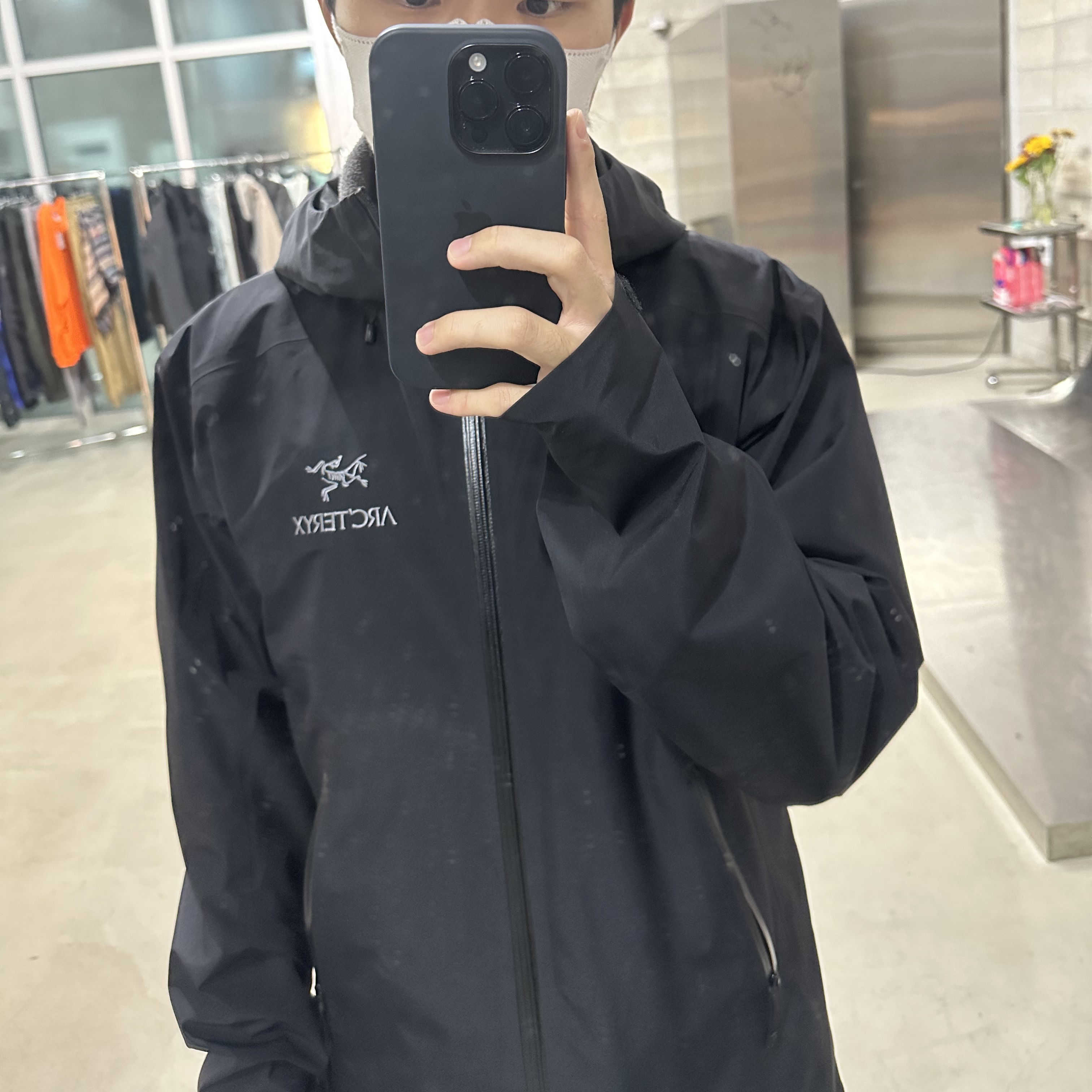 Arc'teryx Beta LT Jacket Black 착용 스타일