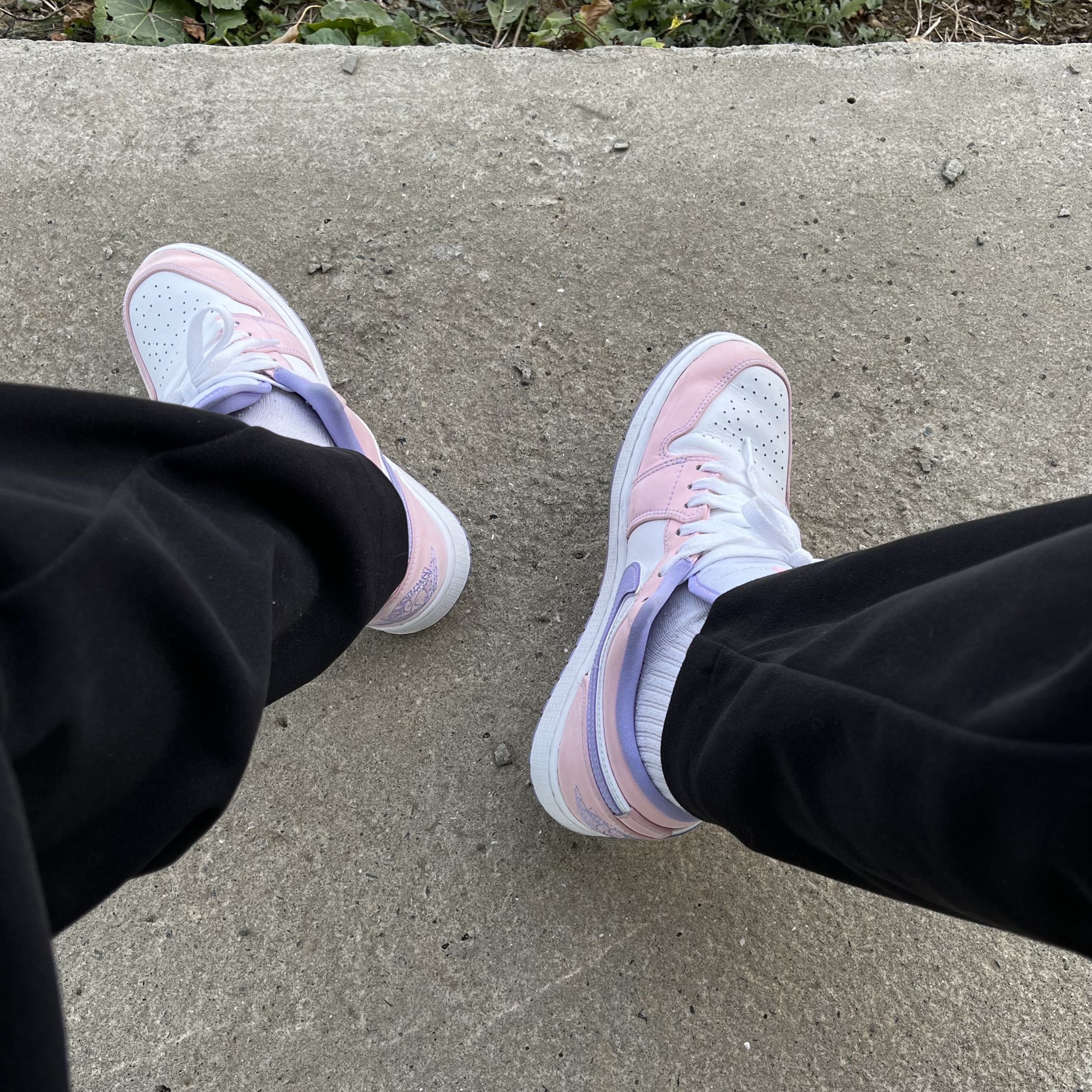 Jordan 1 Low SE Arctic Punch 착용 스타일 - 3