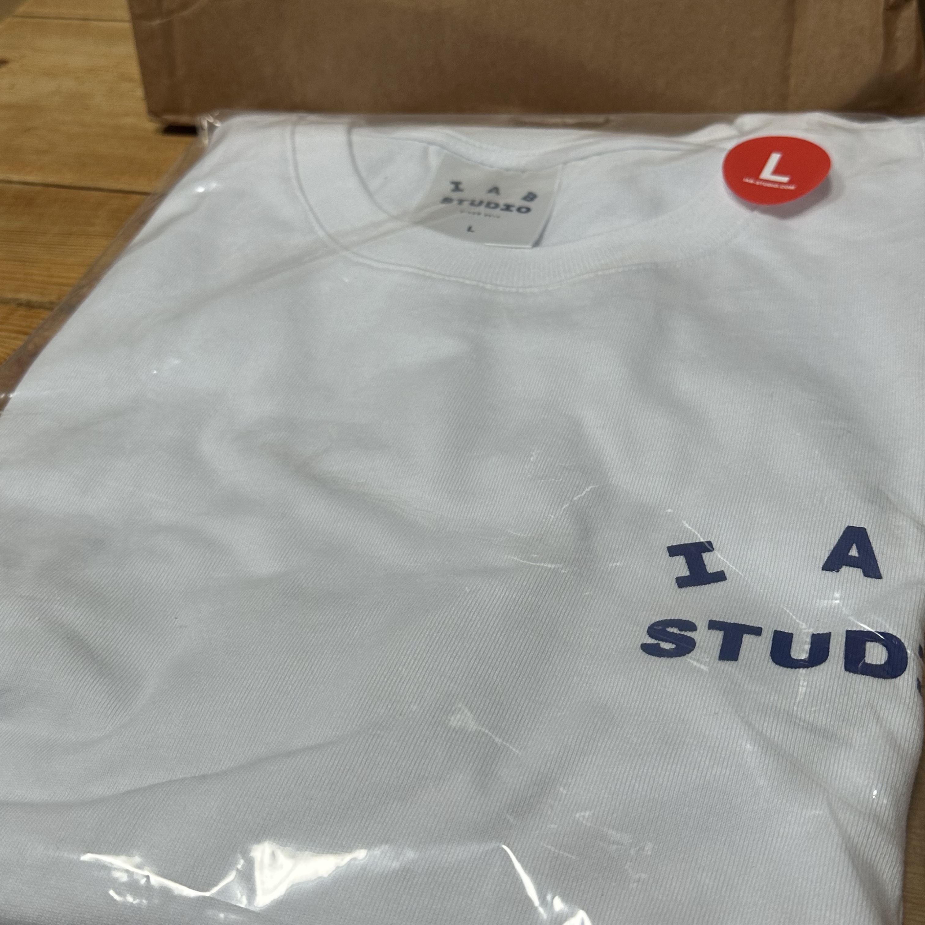 IAB Studio T-Shirt White Navy - 22FW 착용 스타일