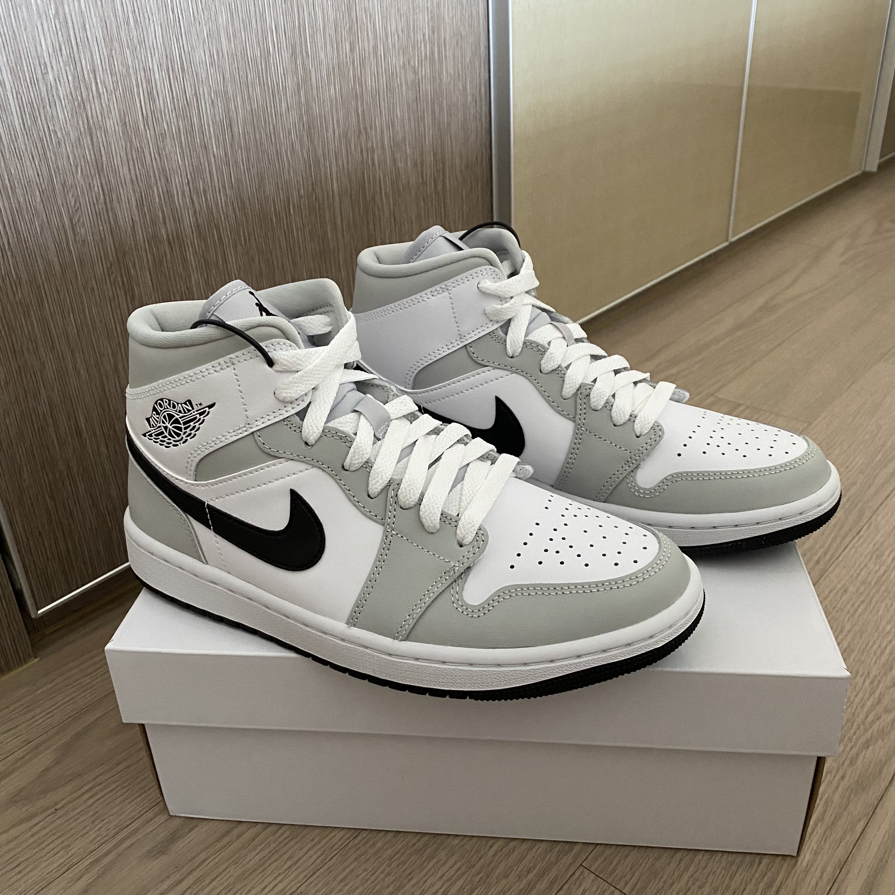 (W) Jordan 1 Mid Grey Fog 착용 스타일