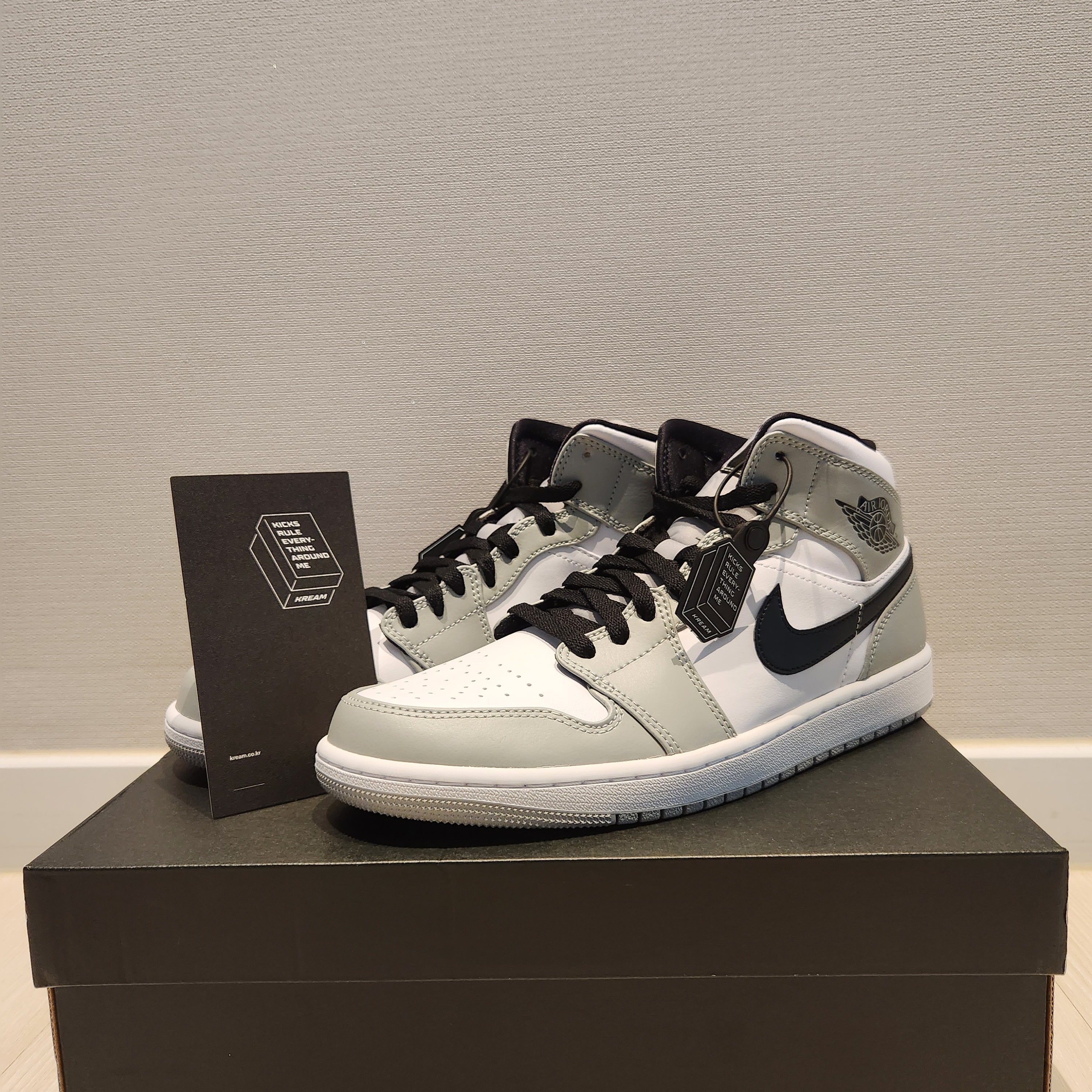 Jordan 1 Mid Light Smoke Grey 착용 스타일