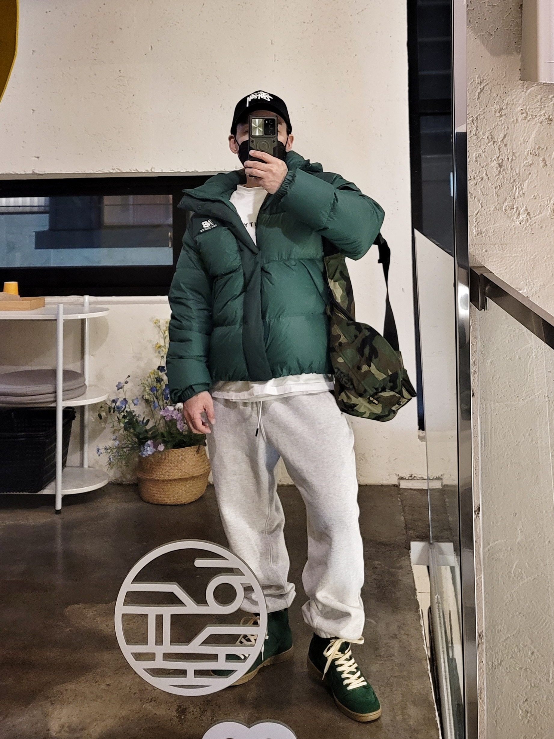 Stussy Basic Trucker Cap Black, Nike SB Dunk High Pro Decon Gorge Green 착용 스타일 - 3