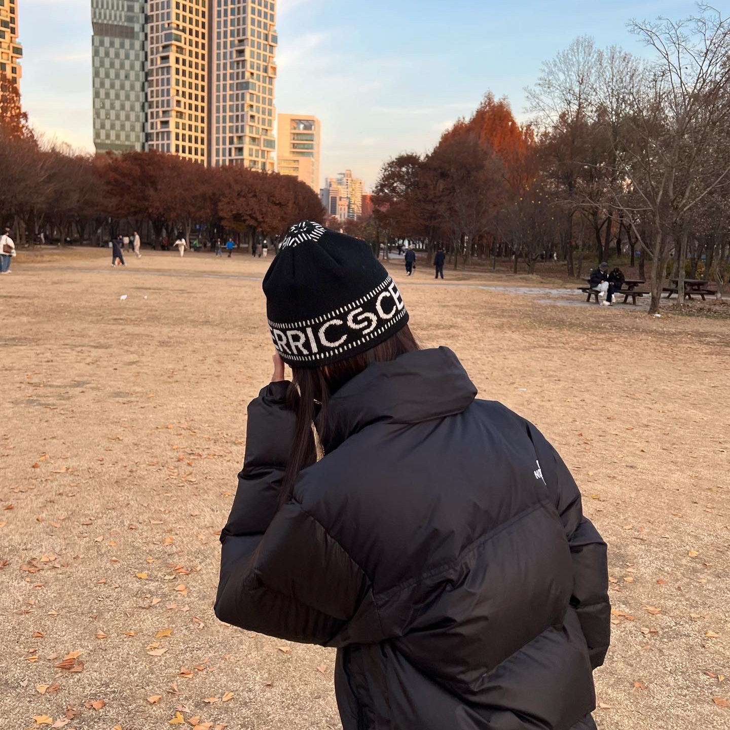 The North Face 1996 Eco Nuptse Jacket Black 착용 스타일 - 2