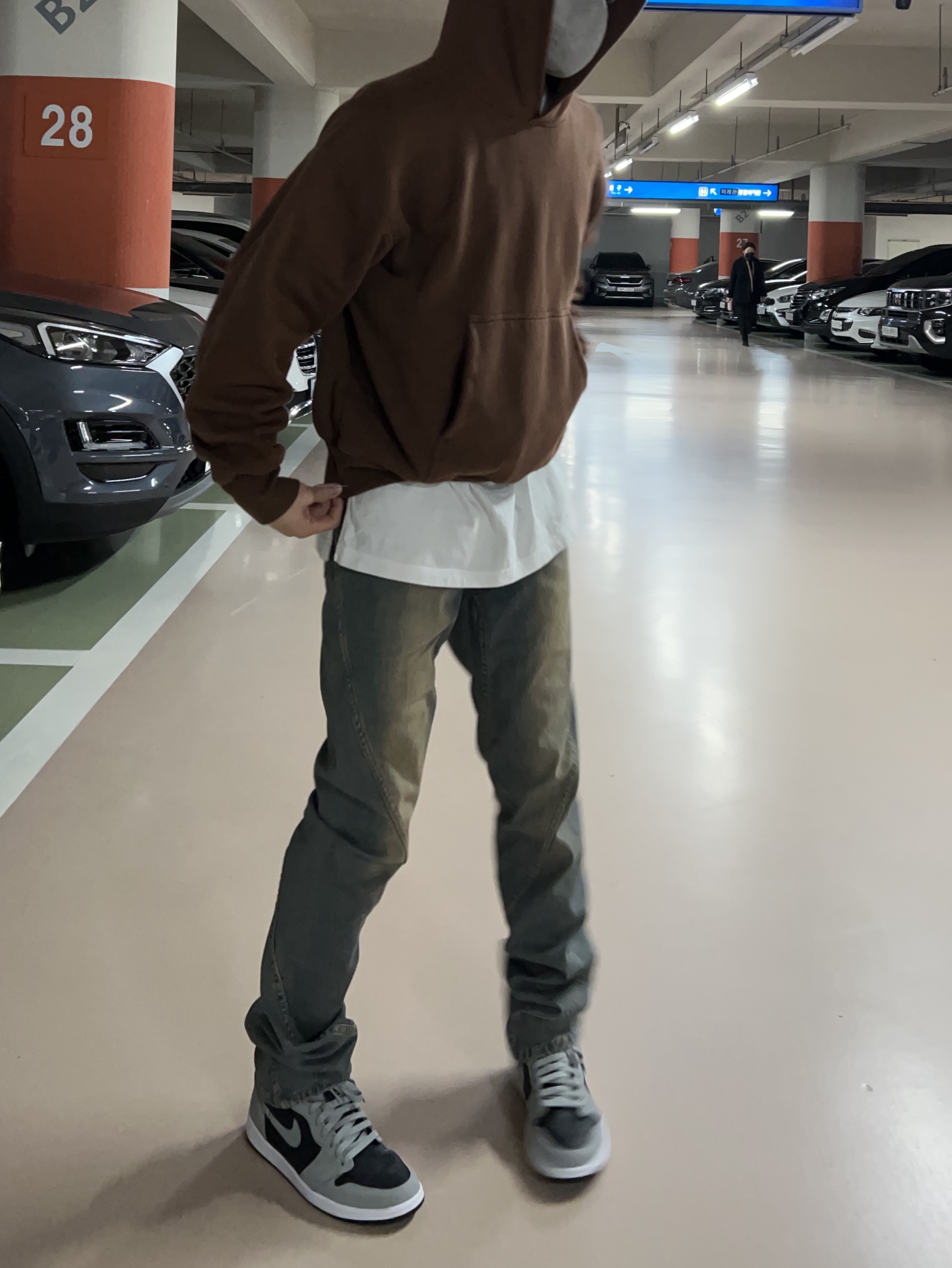 Yeezy Gap Hoodie Brown, Jordan 1 Retro High OG Shadow 2.0 착용 스타일 - 4