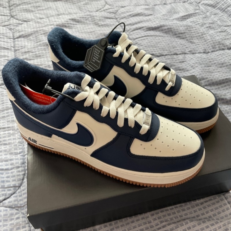 Nike Air Force 1 '07 LV8 Midnight Navy 착용 스타일