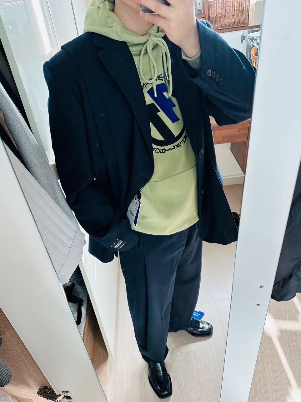 Zara x Ader Error Leather Loafers Black, Zara x Ader Error Darted Trousers Navy 착용 스타일 - 1