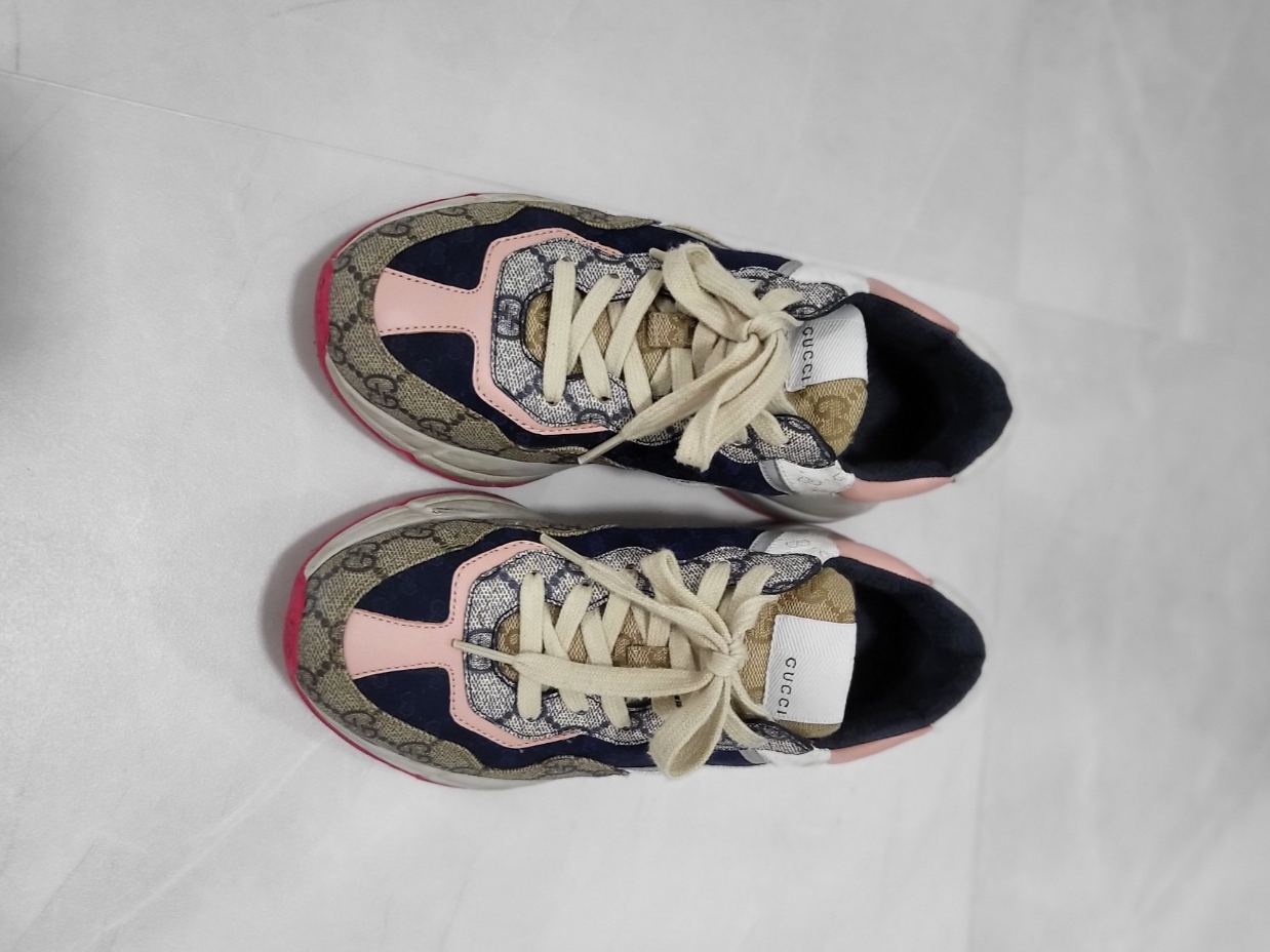 Gucci GG Rhyton Beige Sneakers Ebony Blue, (W) Gucci GG Rhyton Beige Sneakers Ebony Blue 착용 스타일 - 3