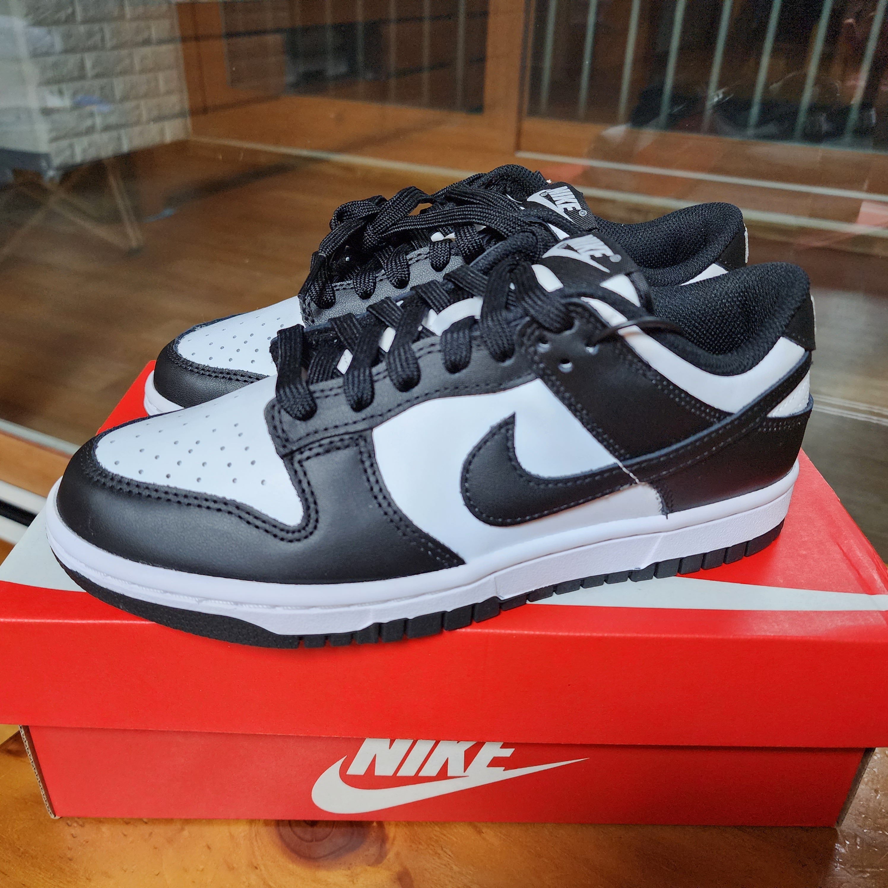 (W) Nike Dunk Low Black 착용 스타일 - 1
