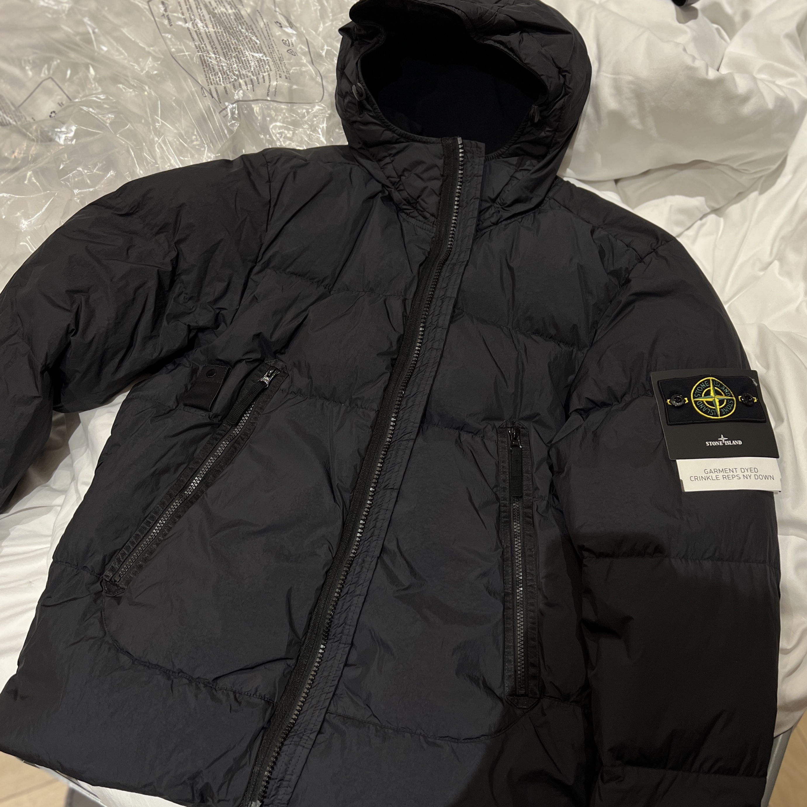 Stone Island 40123 Garment Dyed Crinkle Reps Down Jacket Black - 21FW 착용 스타일
