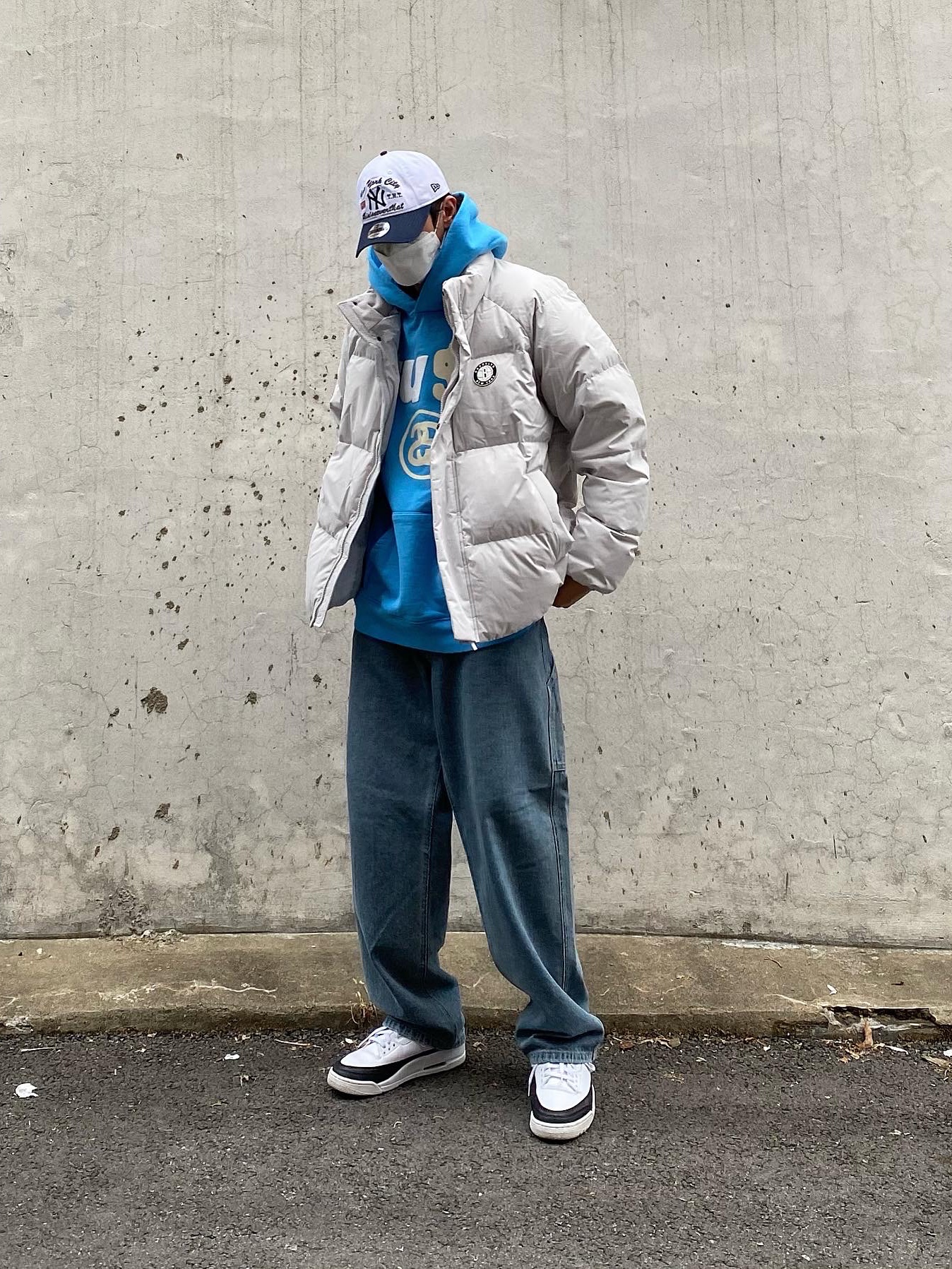 Stussy x Cactus Plant Flea Market 8 Ball Pigment Dyed Hoodie Blue, Jordan 3 x Fragment Retro SP White Black 착용 스타일 - 1
