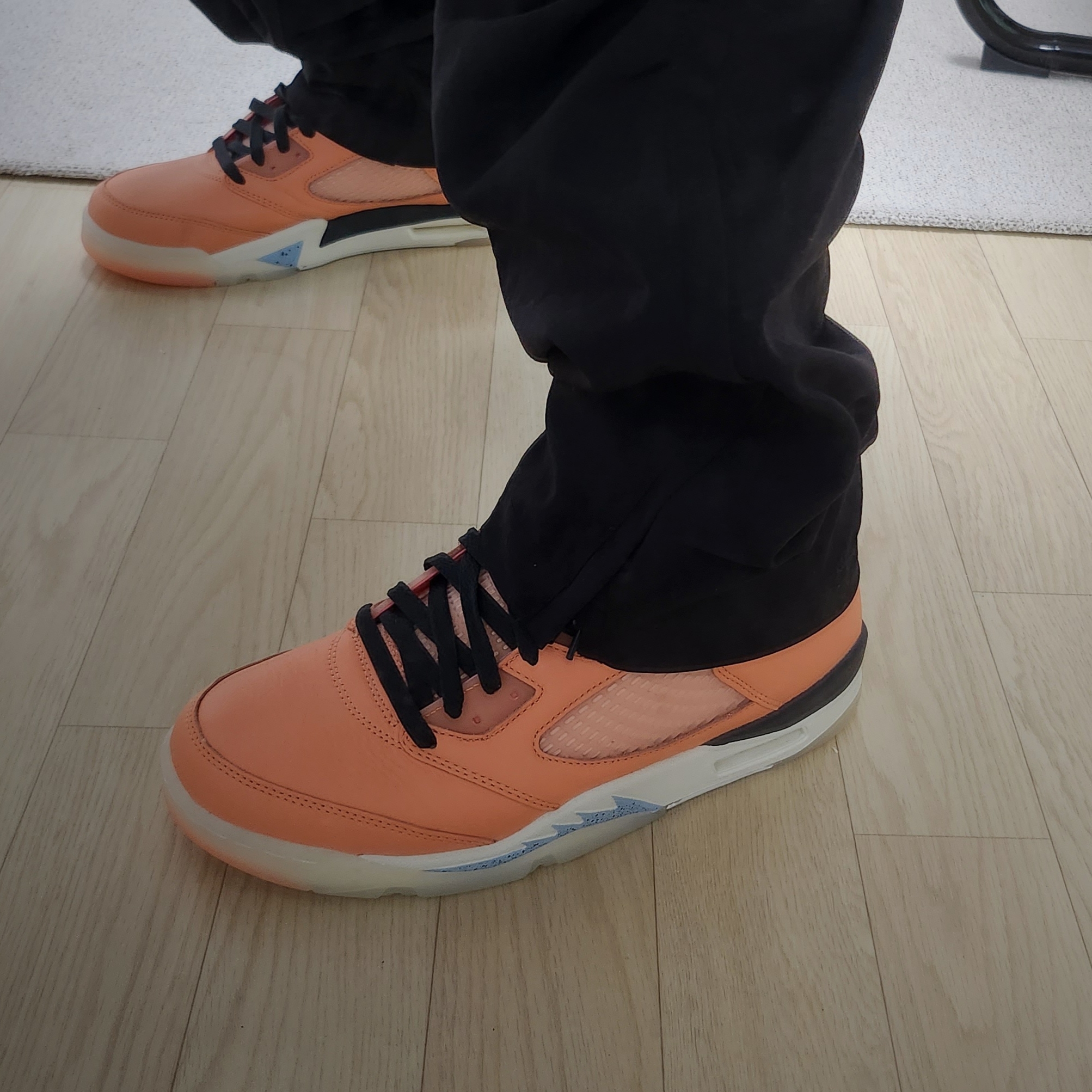 Jordan 5 x DJ Khaled Retro SP Crimsson Bliss 착용 스타일 - 1