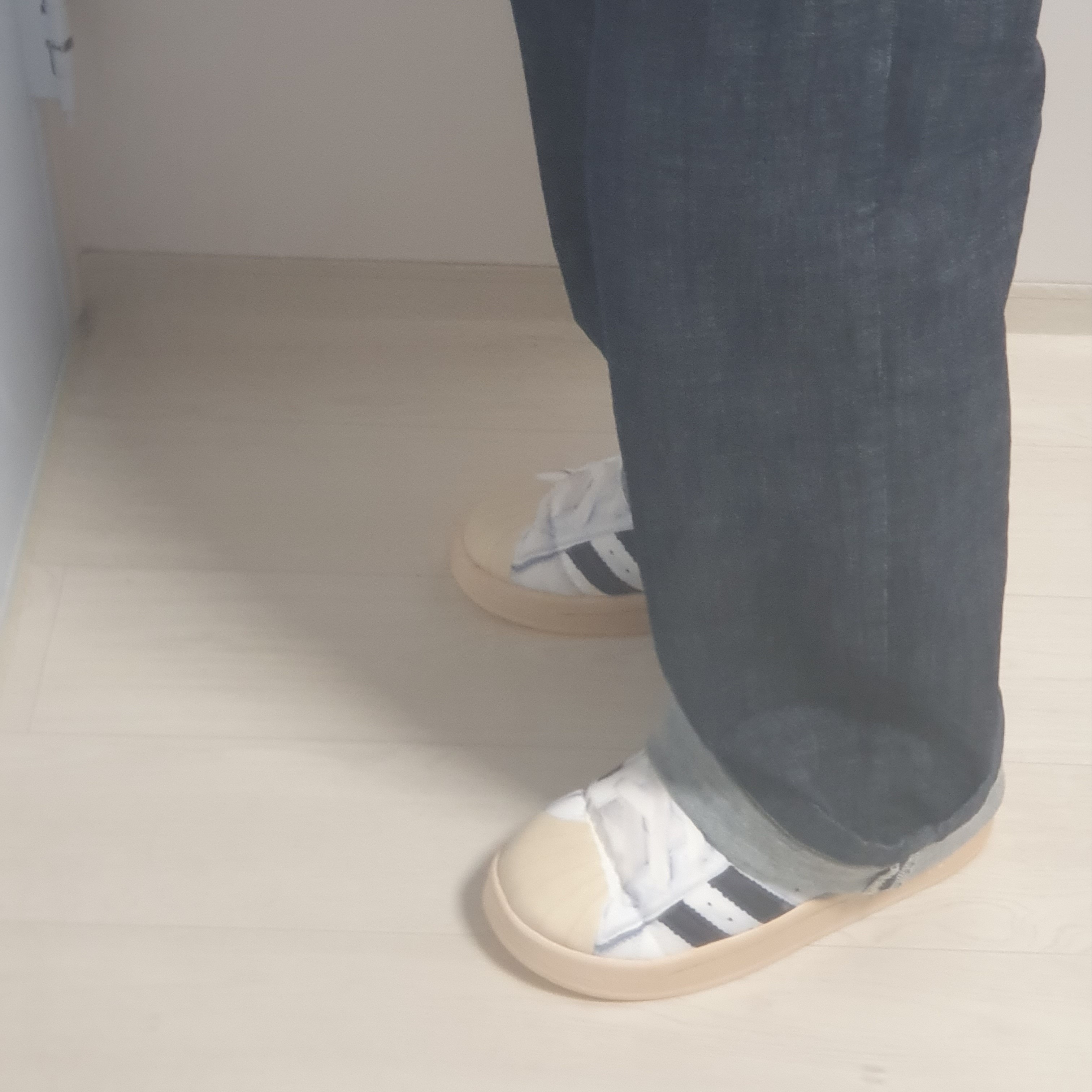 Adidas Puffylette Superstar Cloud White 착용 스타일 - 2