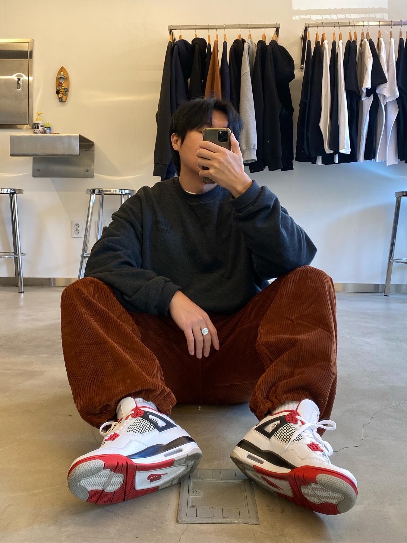Jordan 4 Retro OG Fire Red 2020 착용 스타일 - 1