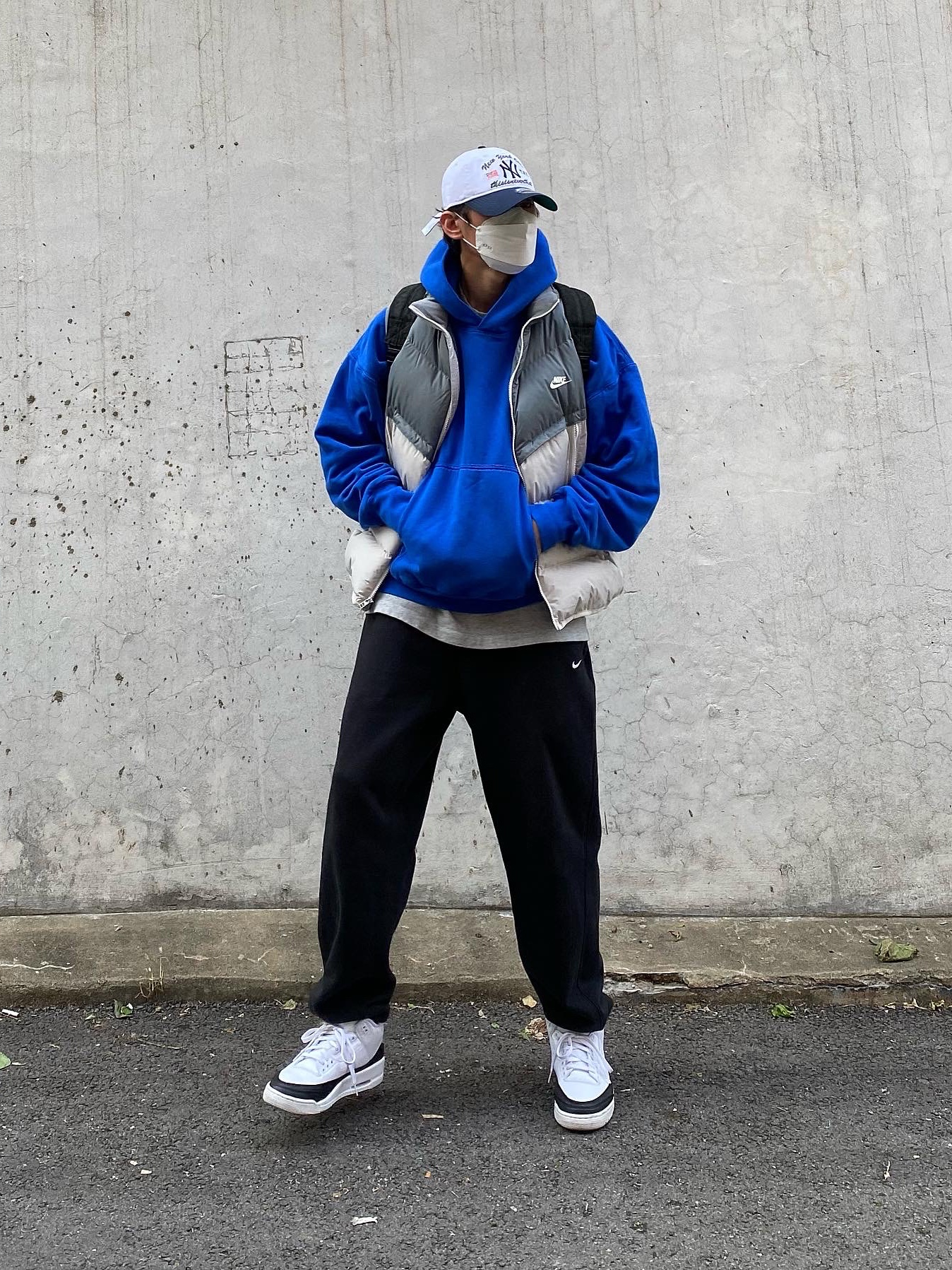 Jordan 3 x Fragment Retro SP White Black, Yeezy Gap Hoodie Blue 착용 스타일 - 2