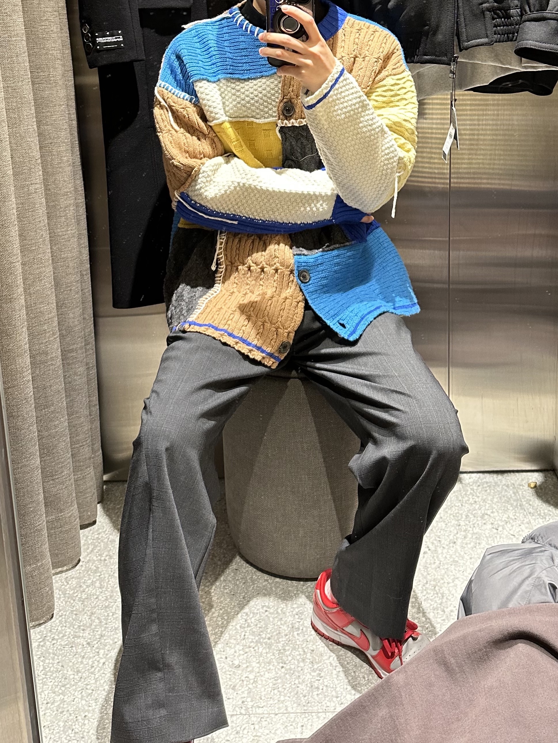 Zara x Ader Error Patchwork Oversize Knit Cardigan Multicolor, Zara x Ader Error Wool Pants Dark Grey 착용 스타일 - 1