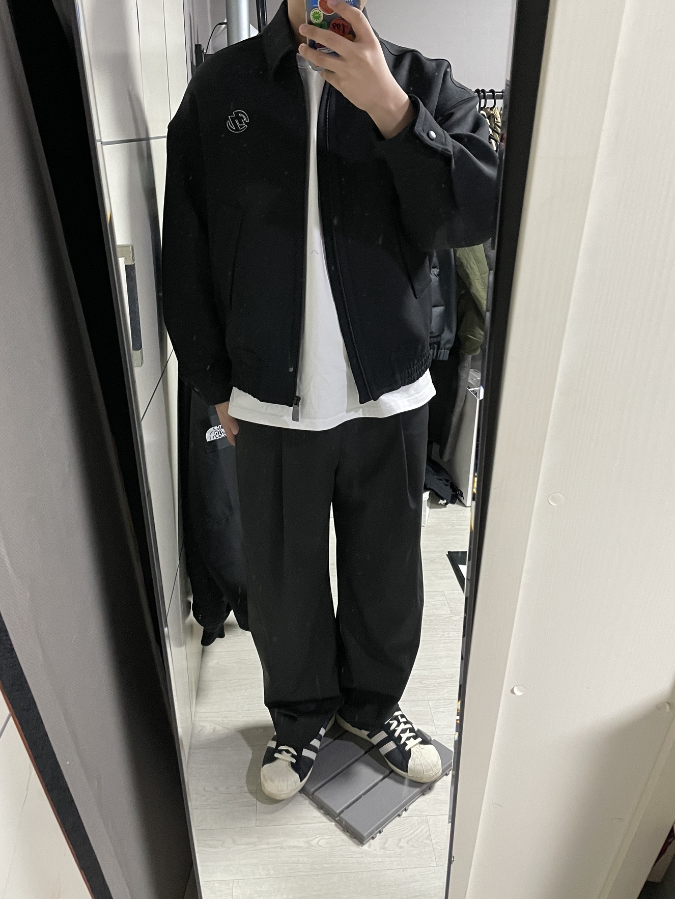 Zara x Ader Error Oversize Collar Bomber Jacket Black, Zara x Ader Error Tapered Trousers Black 착용 스타일 - 2
