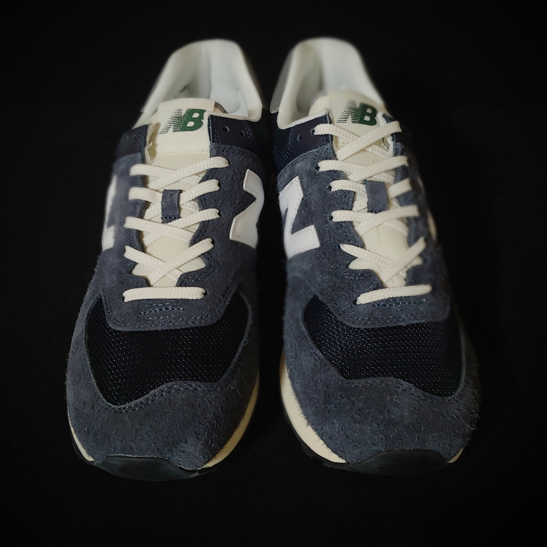 New Balance 574 Heritage Navy 착용 스타일 - 1