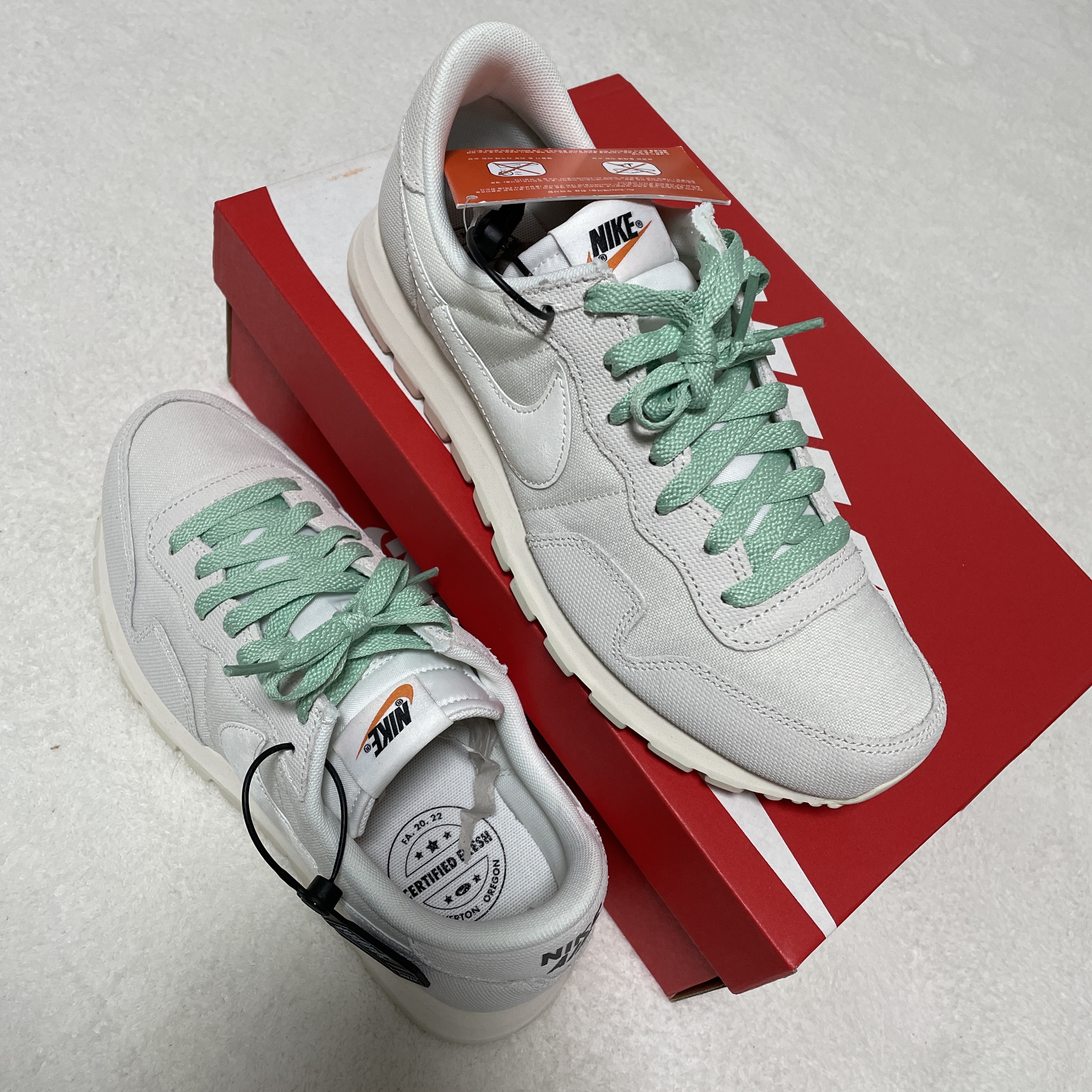 Nike Air Pegasus 83 PRM Sail 착용 스타일