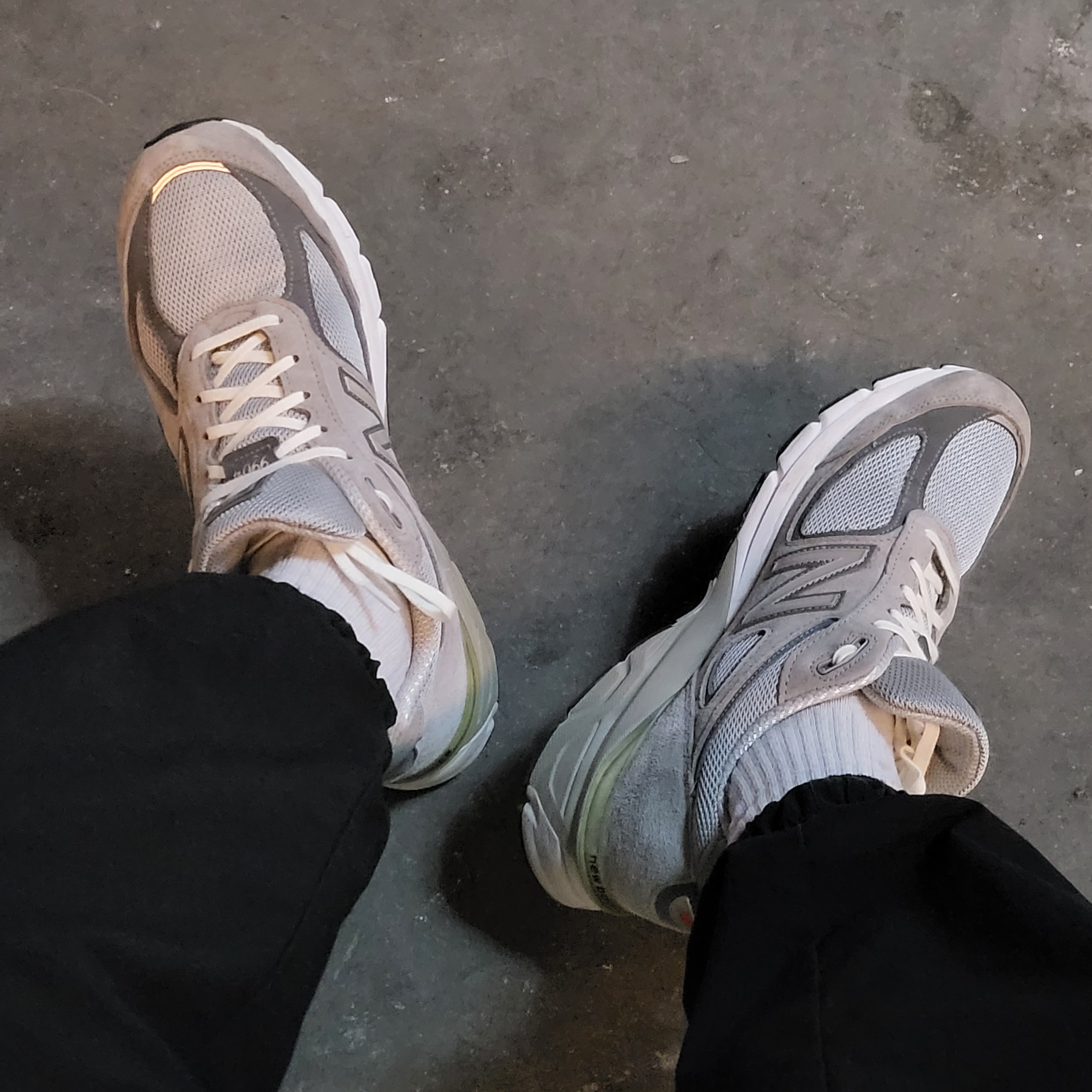 New Balance 990v4 Made in USA Grey - D Standard 착용 스타일 - 1