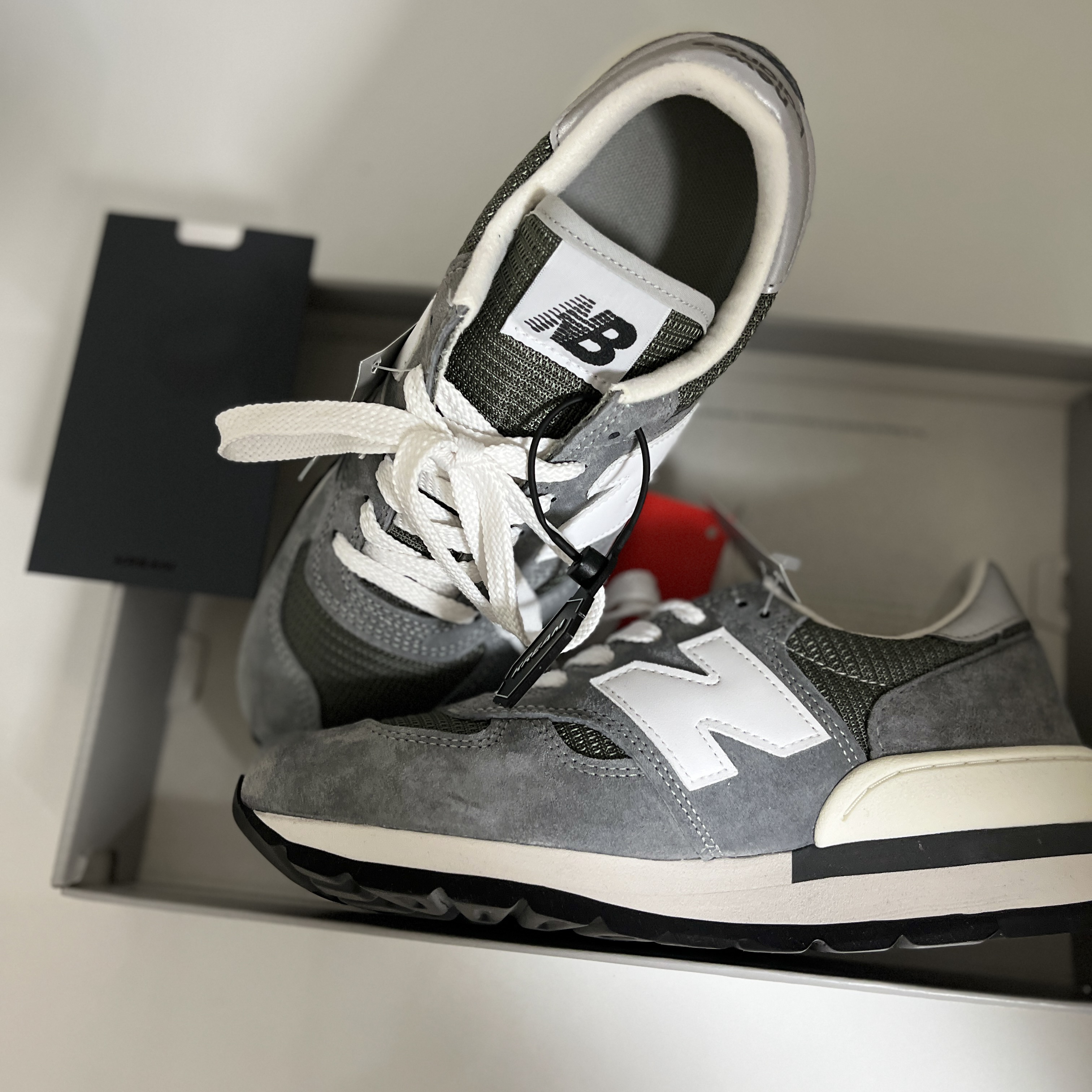 New Balance 990v1 Made in USA Grey White 착용 스타일