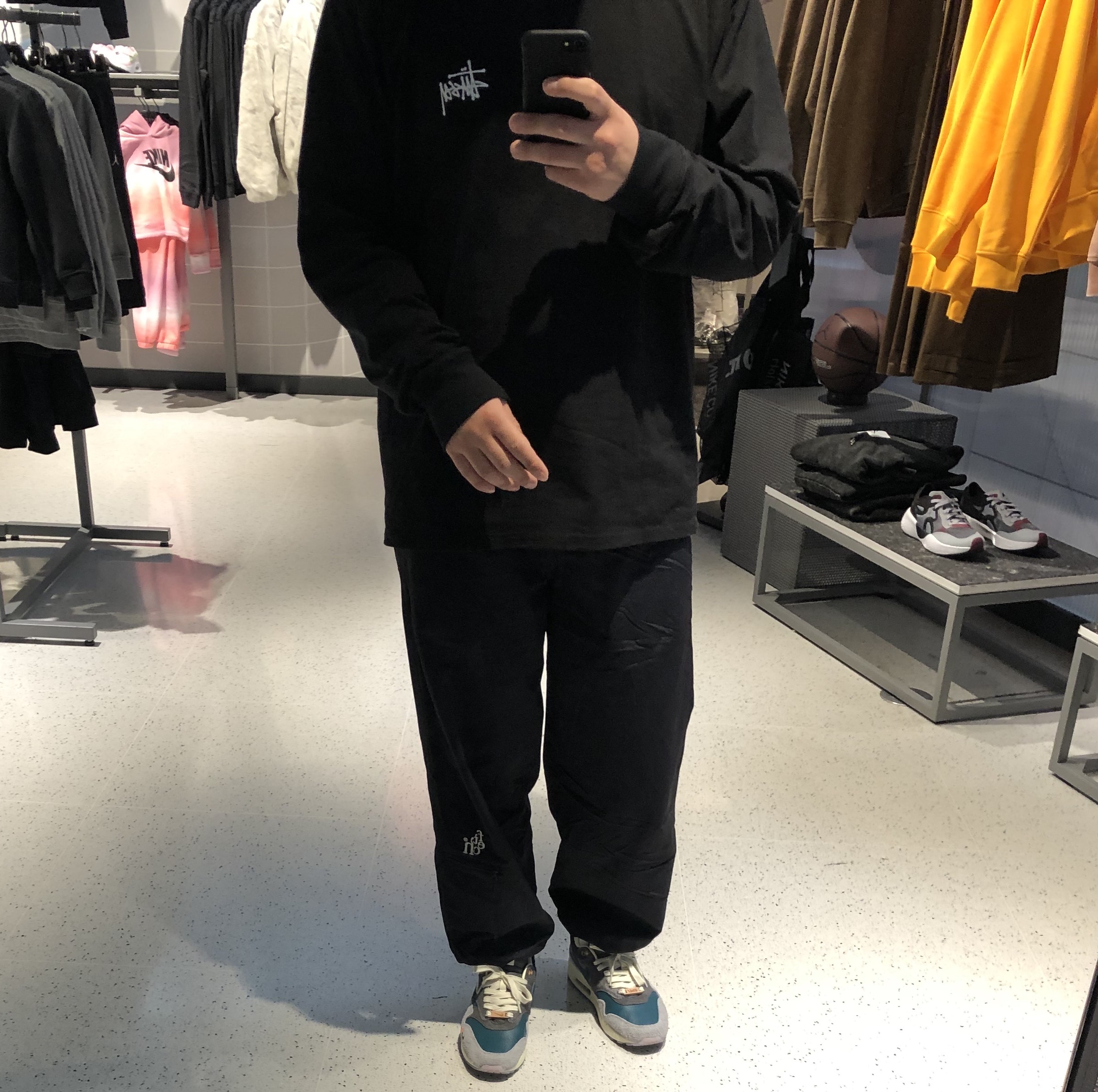Nike x Kasina Air Max 1 SP Won-Ang Particle Grey, Stussy Basic Stussy LS T-Shirt Black 2022 착용 스타일