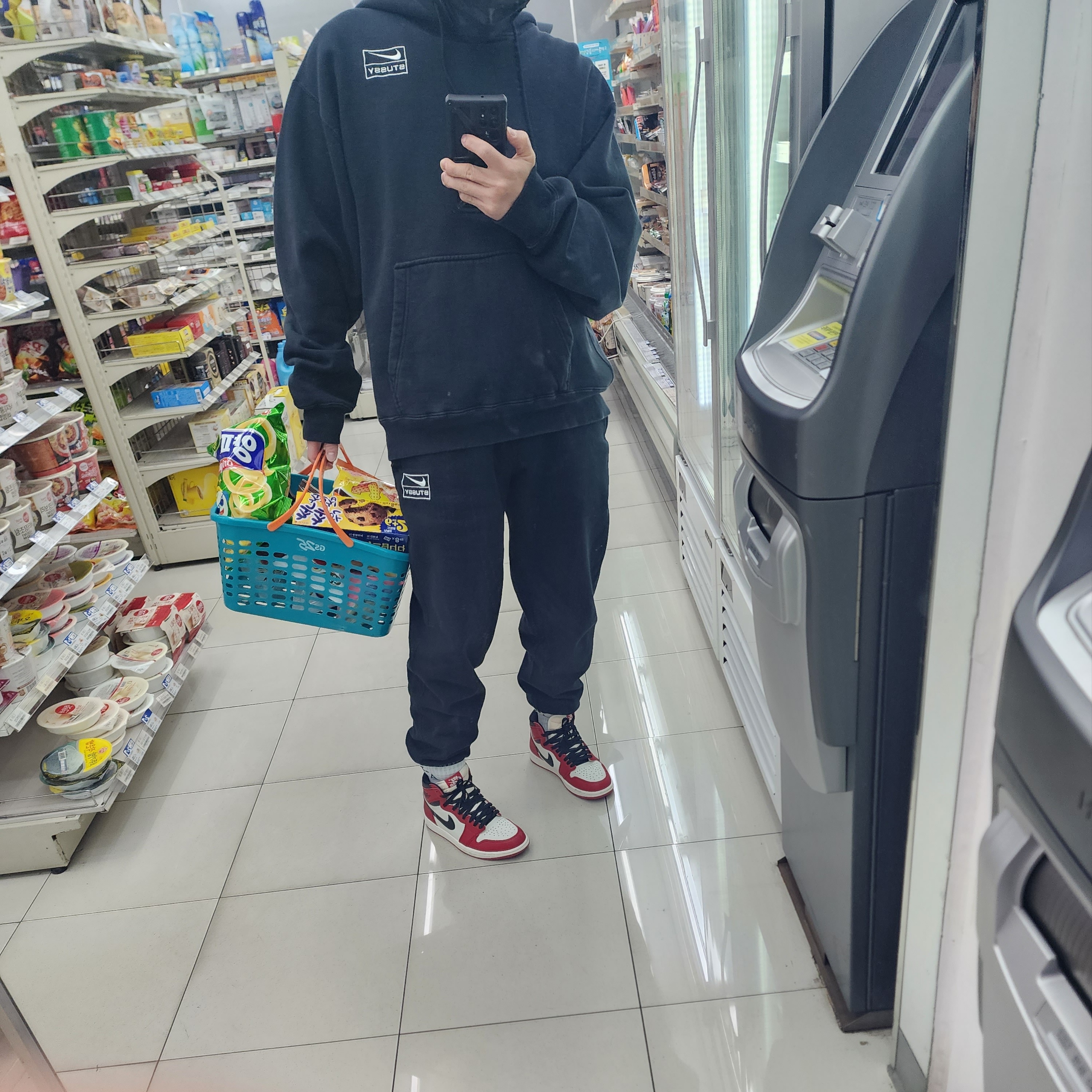 Nike x Stussy NRG RA Washed Pullover Hoodie Black (DN4028-010), Nike x Stussy NRG RA Washed Fleece Pants Black (DN4030-010) 착용 스타일