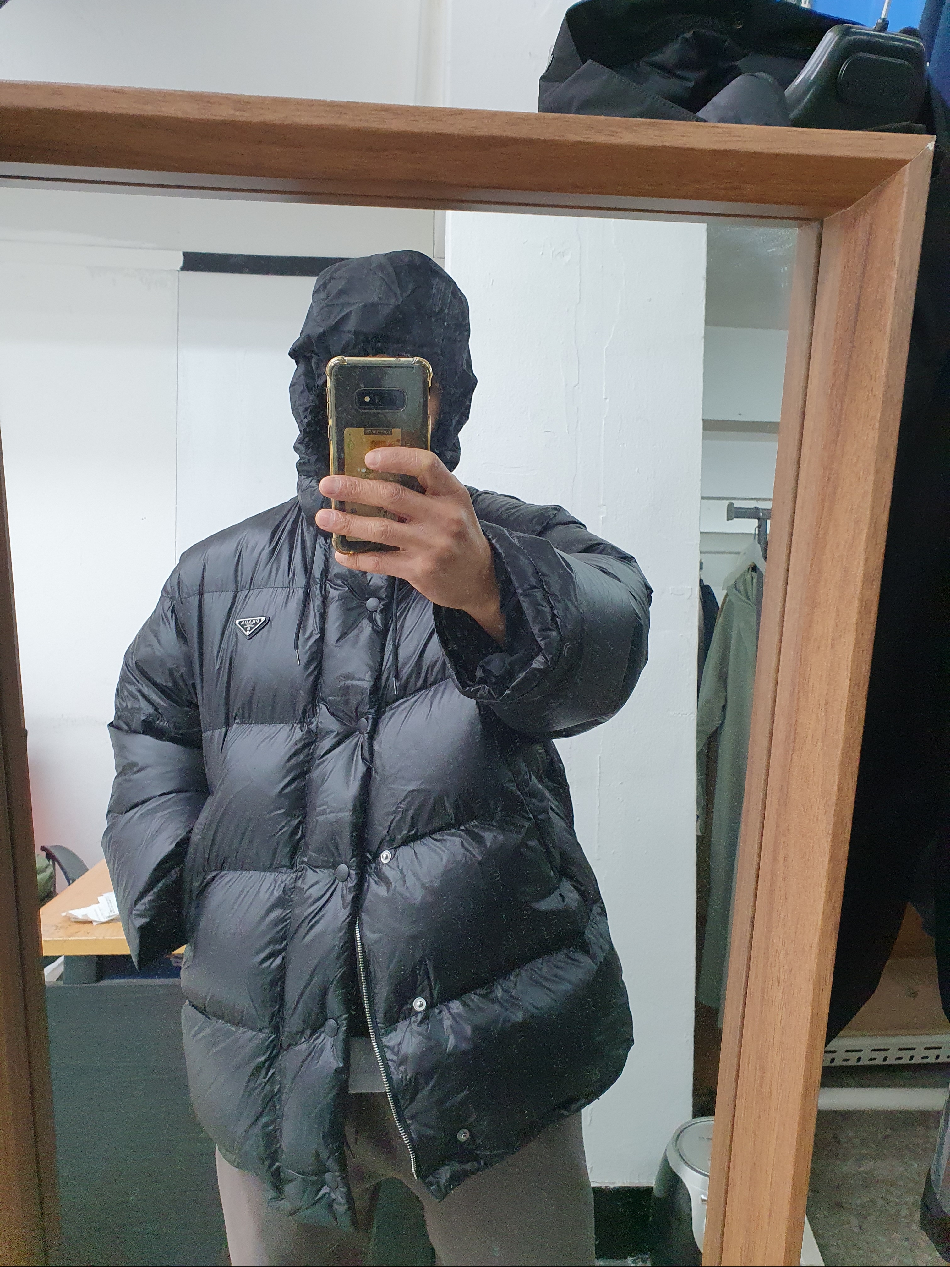 Prada Re-Nylon Down Jacket Black 착용 스타일 - 2