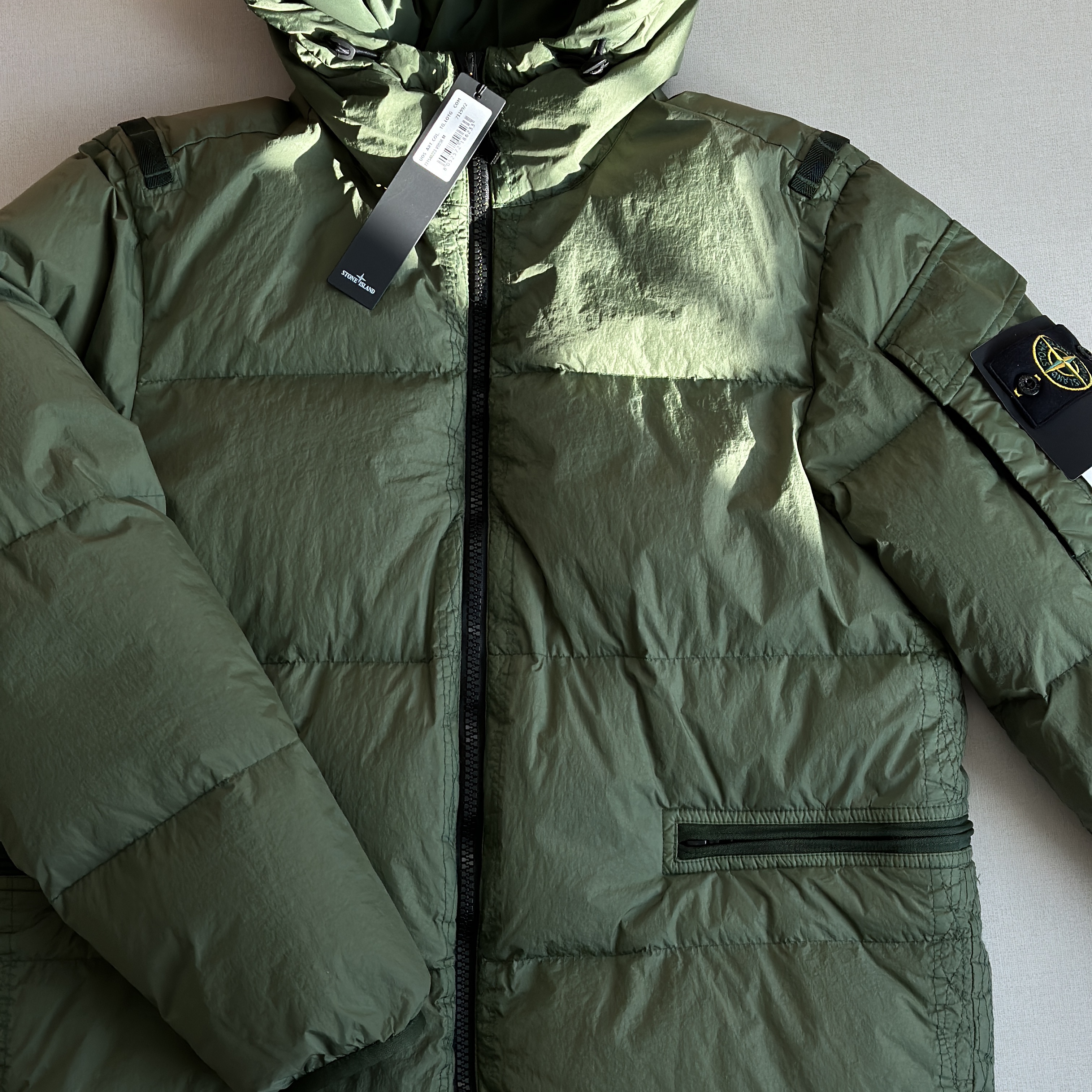 Stone Island 40223 Garment Dyed Crinkle Reps Down Jacket Olive Green - 22FW 착용 스타일