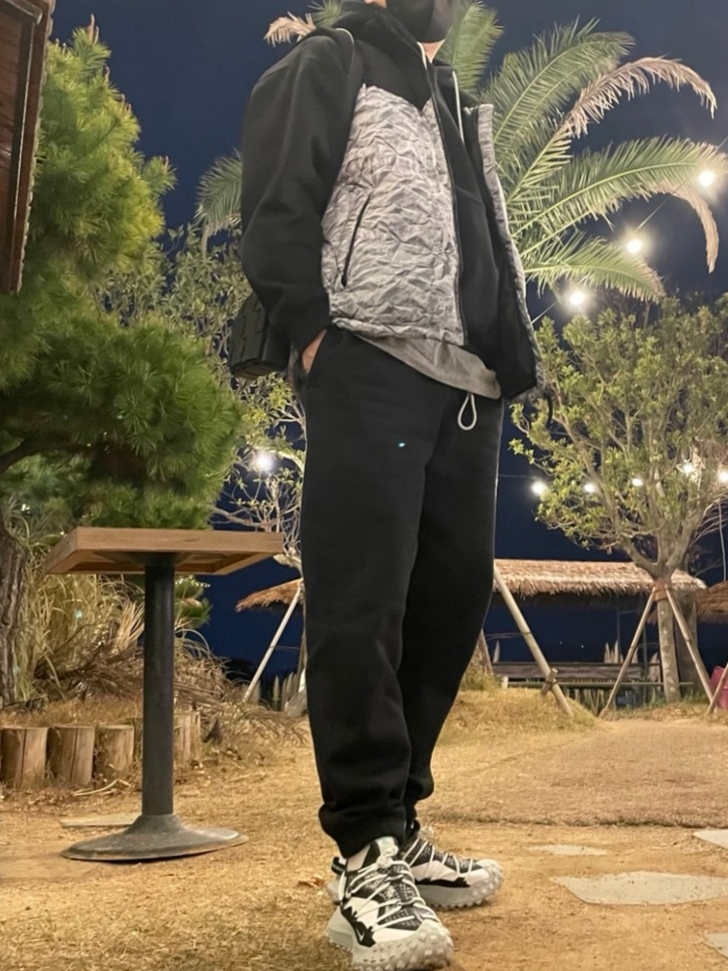 Nike NRG Solo Swoosh Fleece Pants Black - US/EU, Nike NRG Solo Swoosh Fleece Hoodie Black White - Asia 착용 스타일