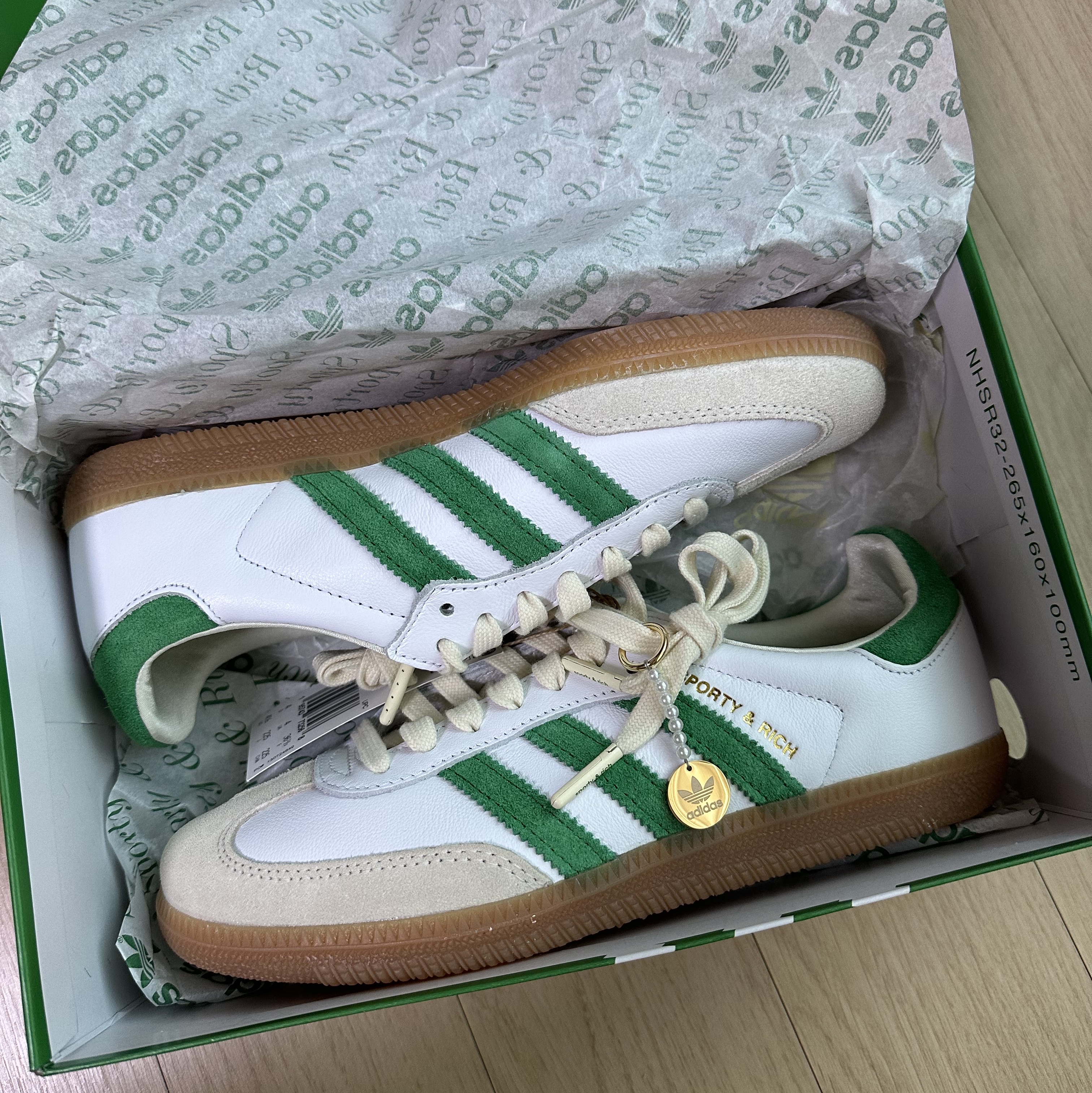 Adidas x Sporty & Rich Samba OG Cloud White Green 착용 스타일