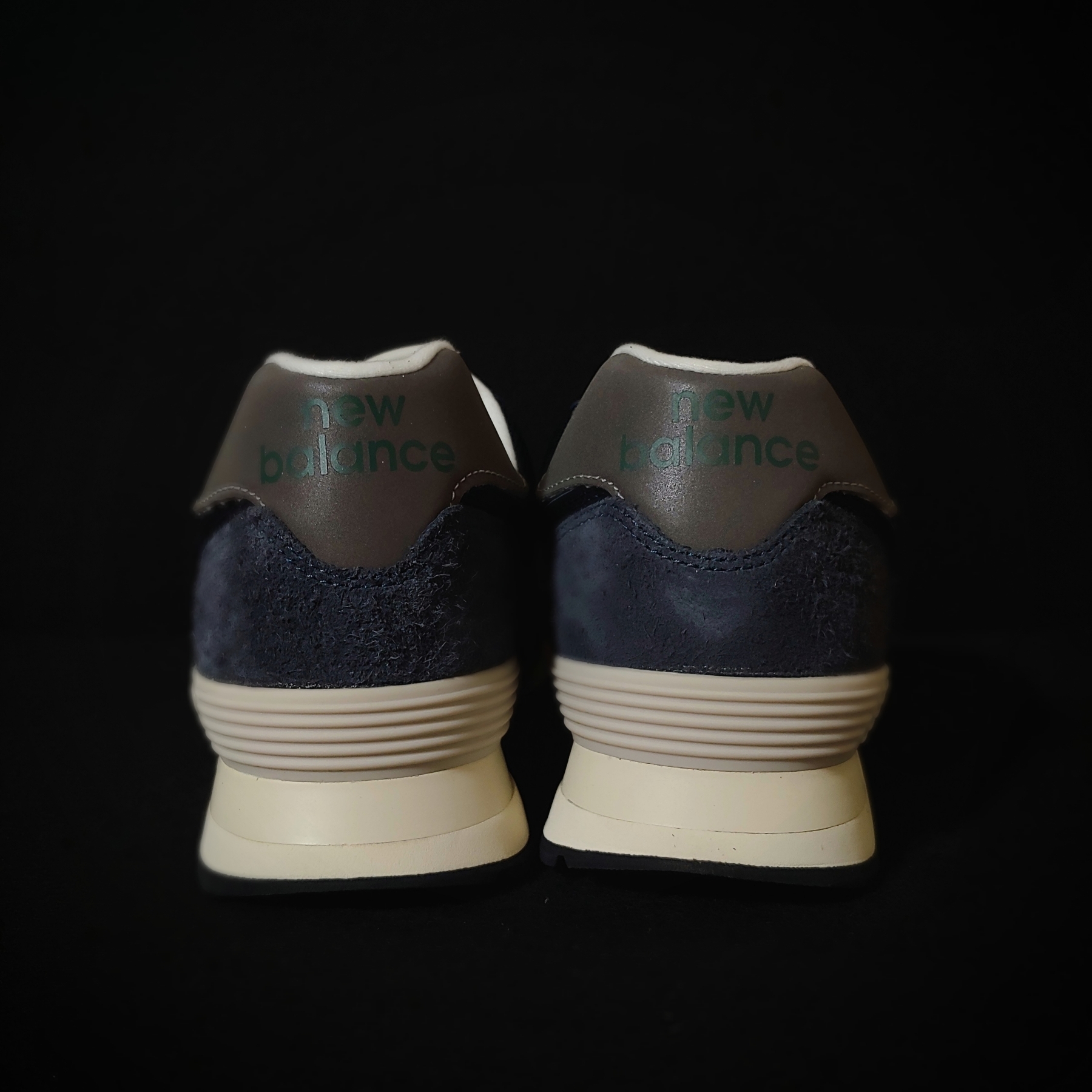 New Balance 574 Heritage Navy 착용 스타일 - 3