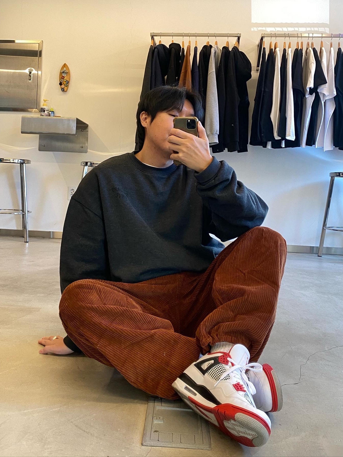 Jordan 4 Retro OG Fire Red 2020 착용 스타일 - 2