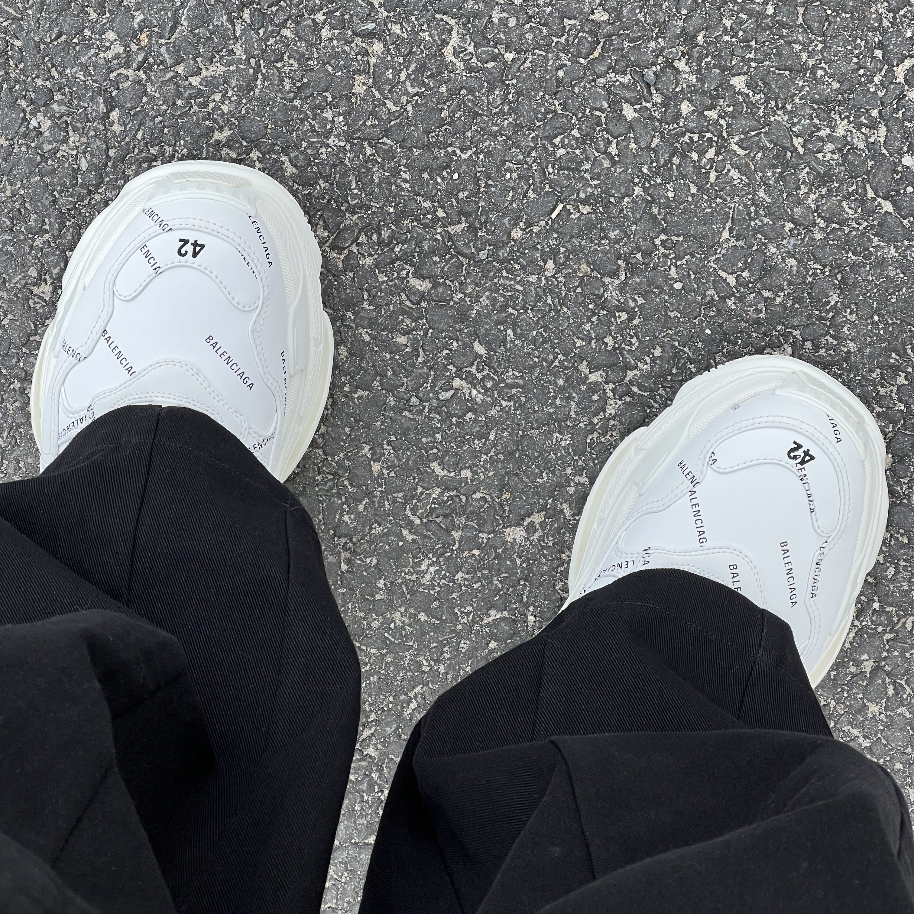 Balenciaga Allover Logo Triple S Sneakers White Black 착용 스타일