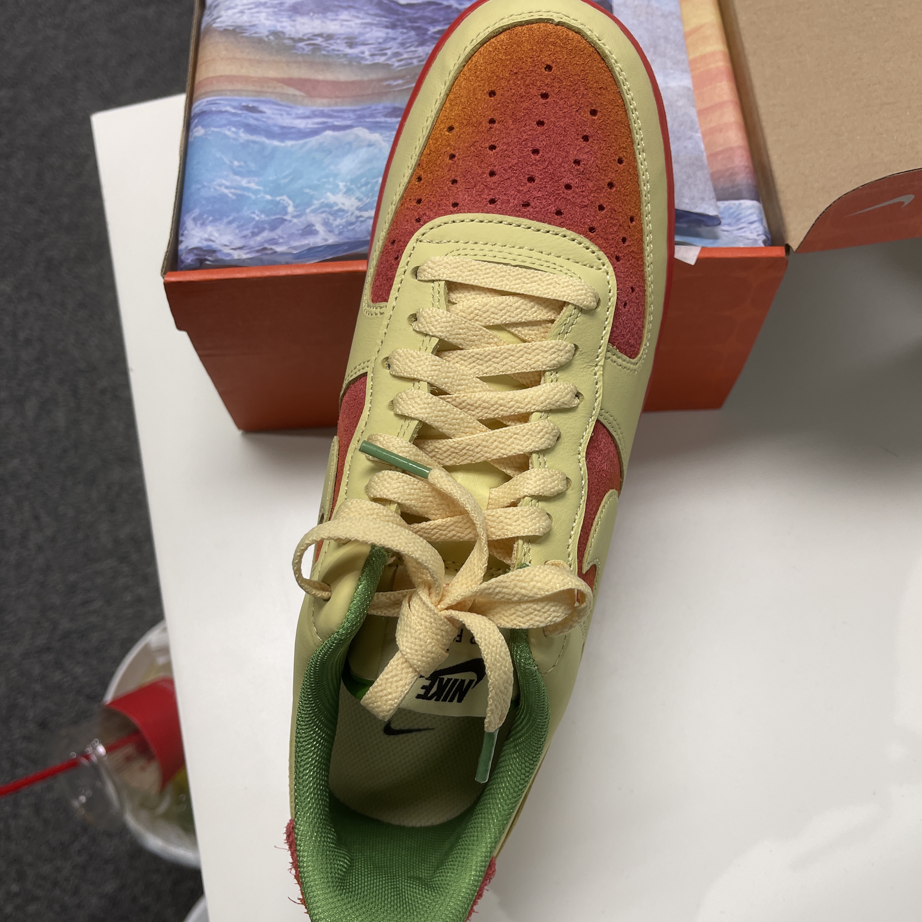 Nike Air Force 1 '07 Lemon Wash University Red 착용 스타일 - 2