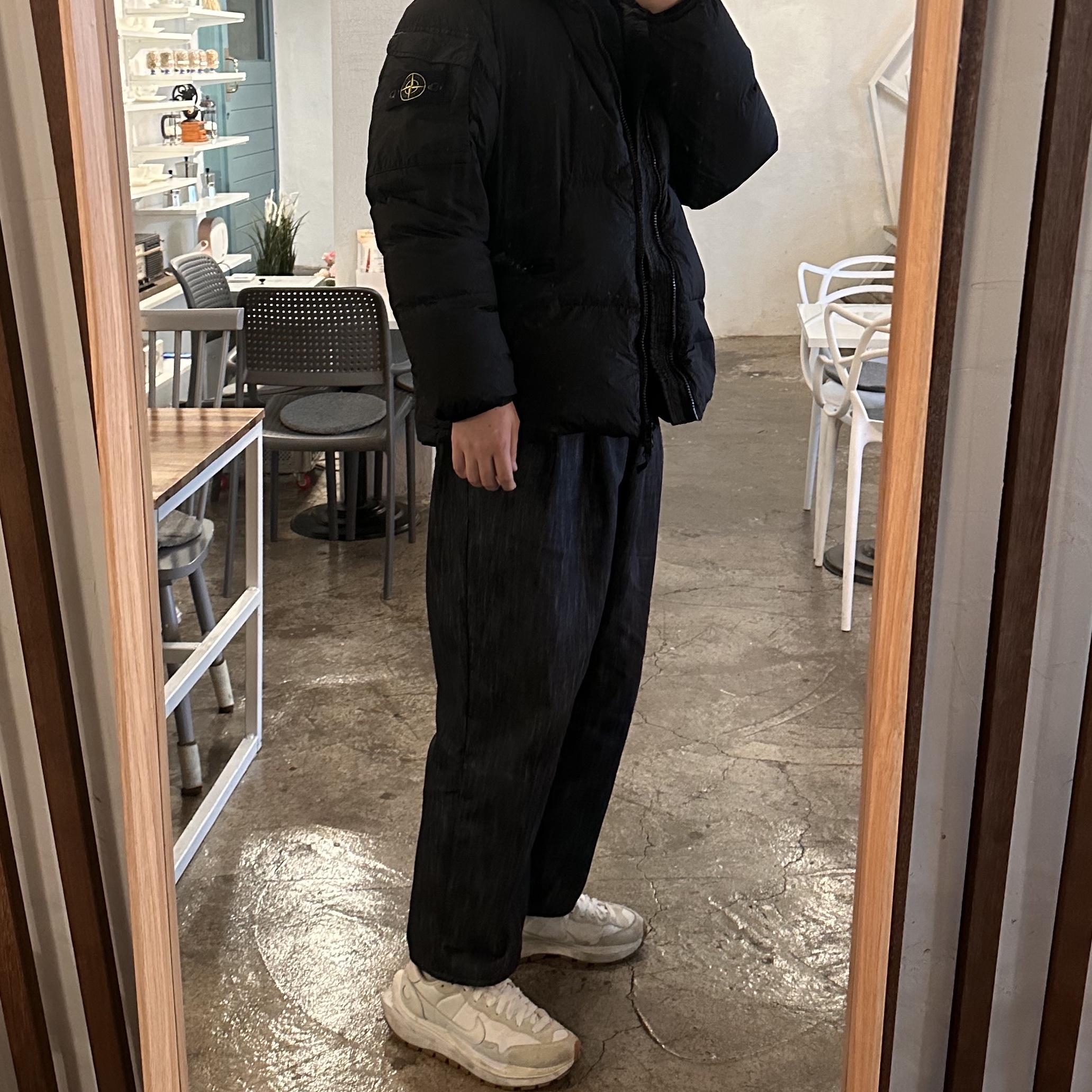 Stone Island 40223 Garment Dyed Crinkle Reps Down Jacket Black - 22FW, Nike x Sacai VaporWaffle White and Gum 착용 스타일